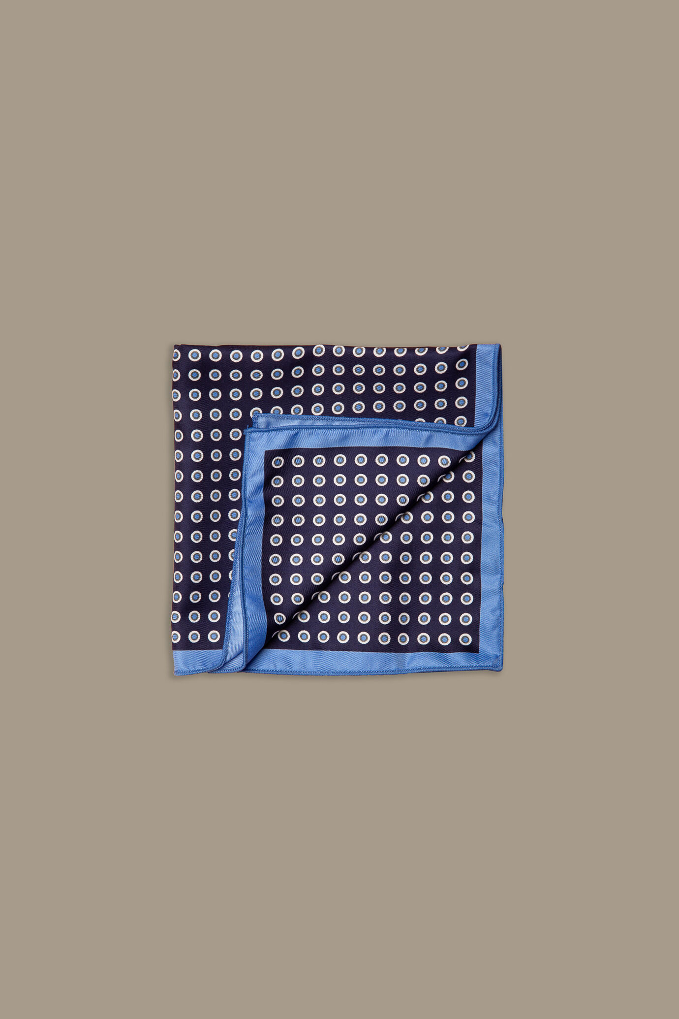 Fancy pochette image number 0