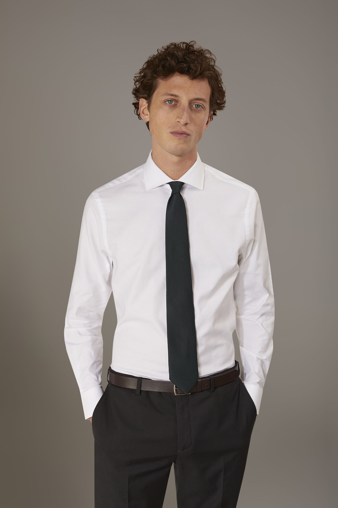 Chemise classique col français fit classique en tissu Oxford hyper legère image number 0