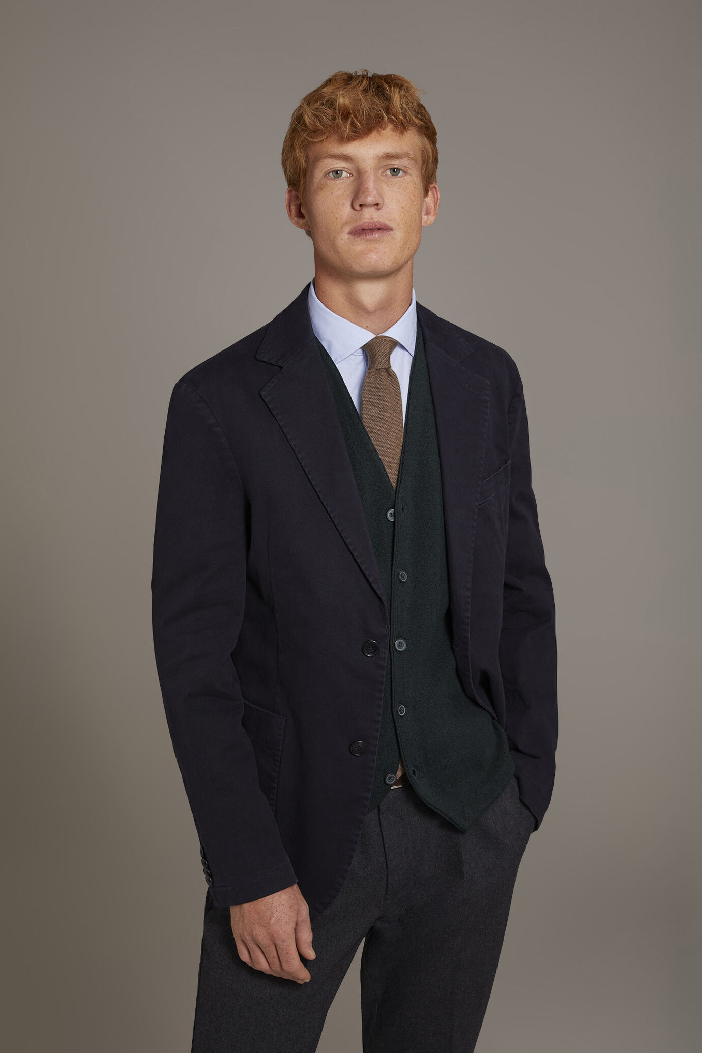 Gilet classico a maglia scollo a V misto lana image number 0