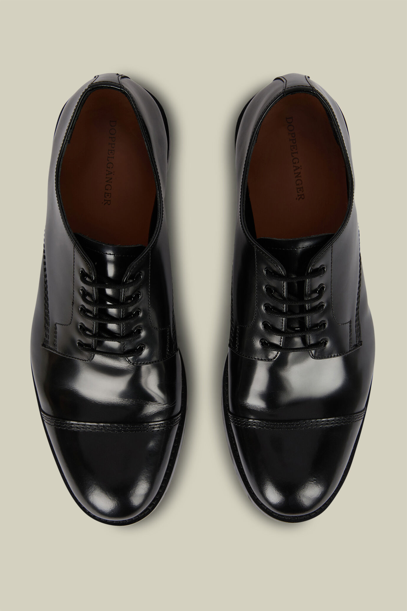 Scarpa derby uomo 100% in vera pelle con fondo in gomma