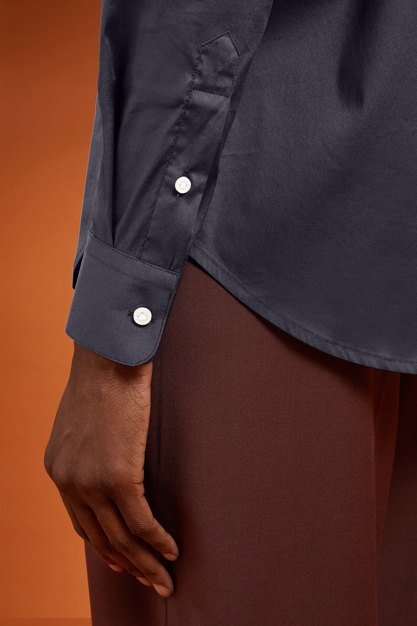 Women's plain classic shirt in a regular fit image number 2