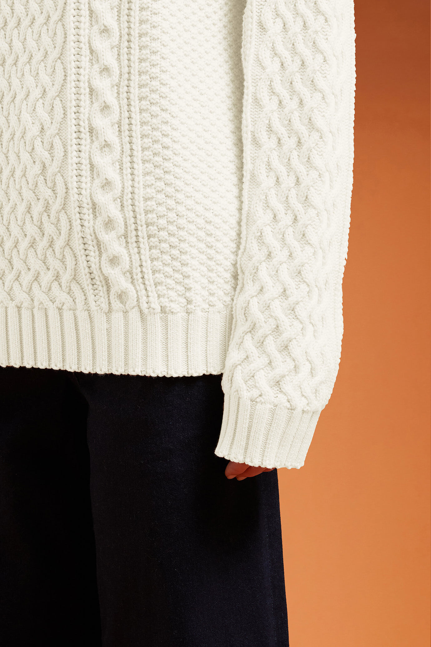 Hoch geschlossenre Damen-Pullover aus 100 % Baumwolle mit Zopfstrick und Norwegermuster image number 3