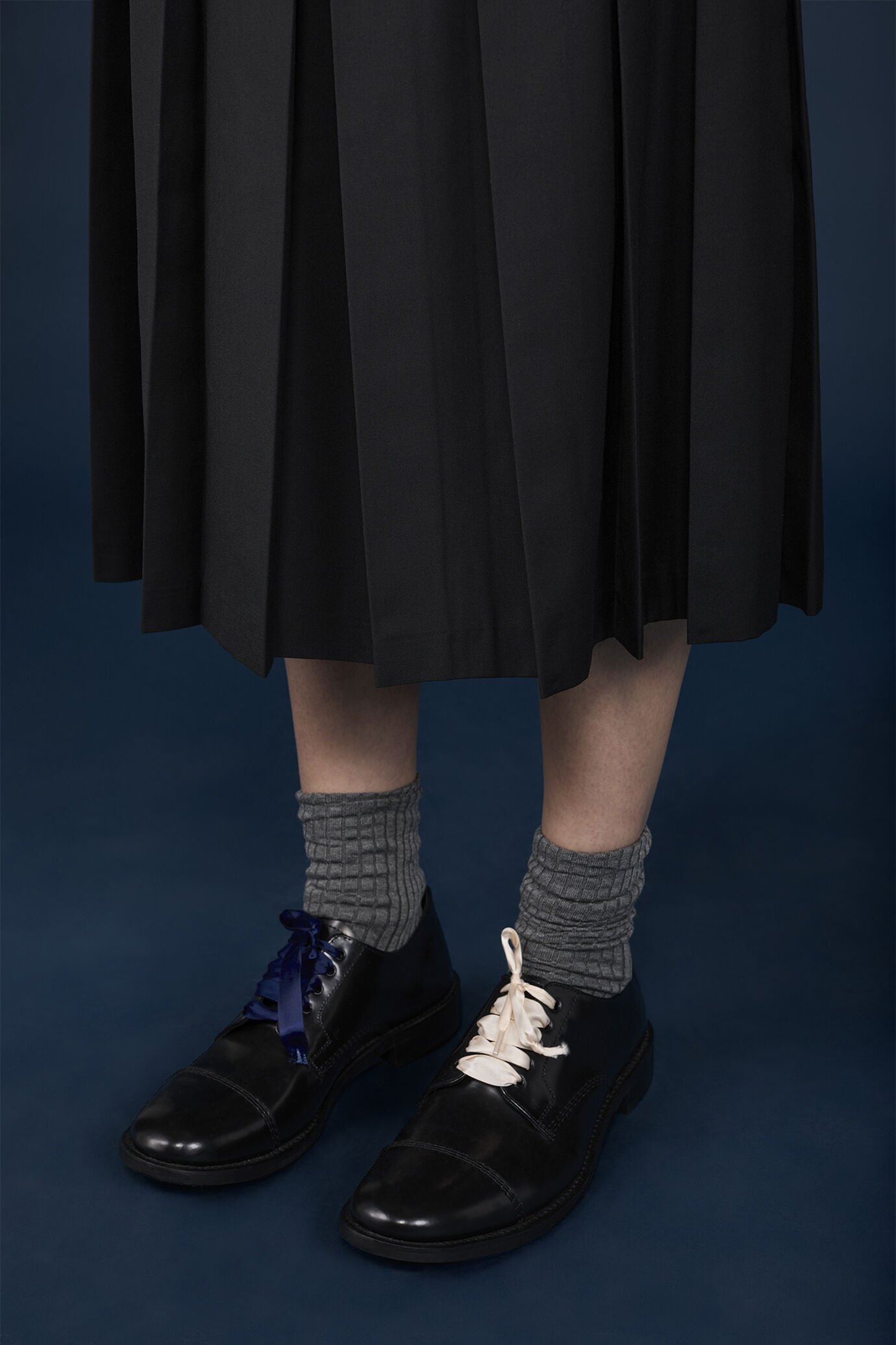 Gonna donna longuette a pieghe con zip tinta unita regular fit image number 3