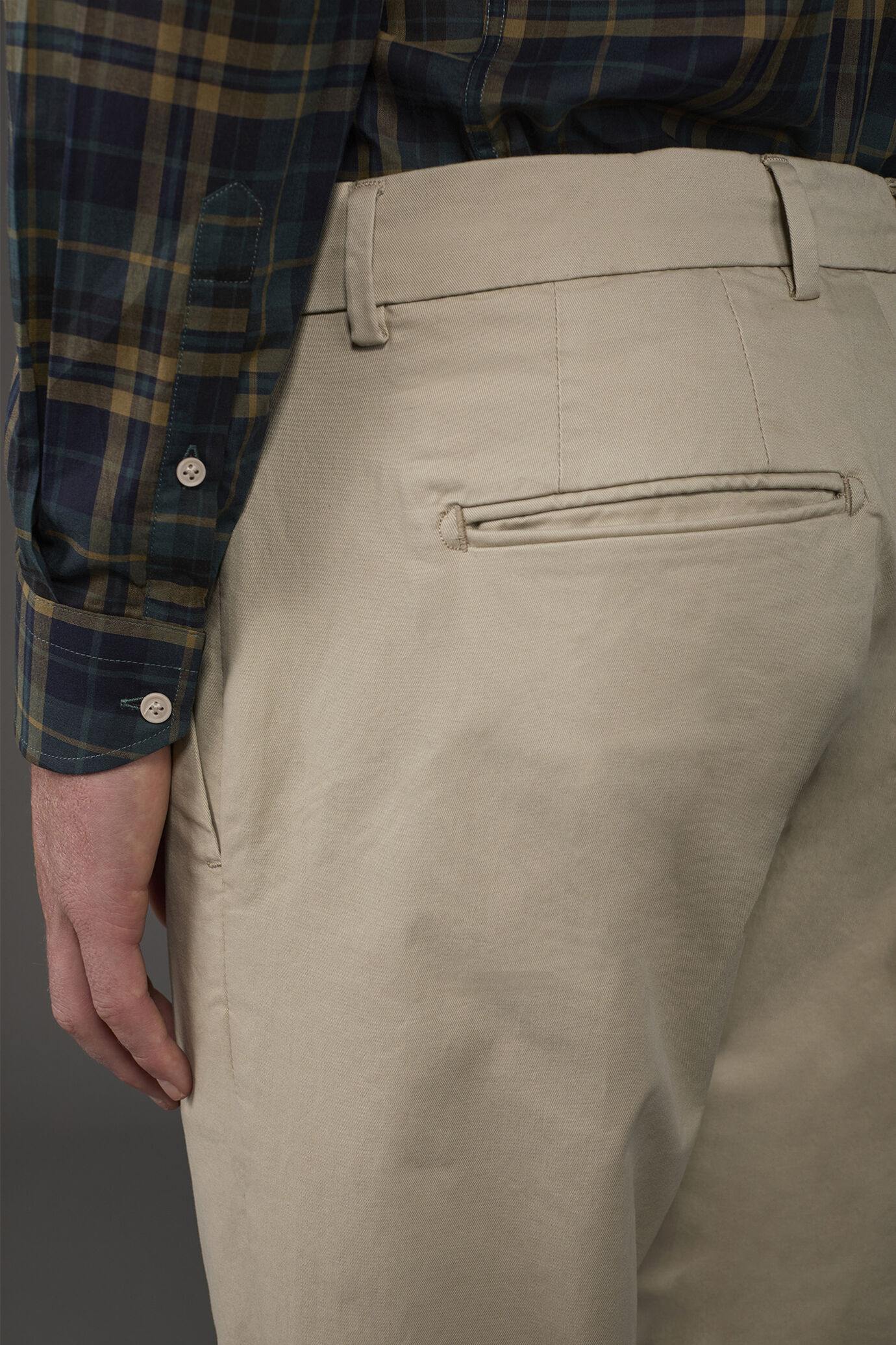 Pantalone uomo chino classico regular fit image number 3