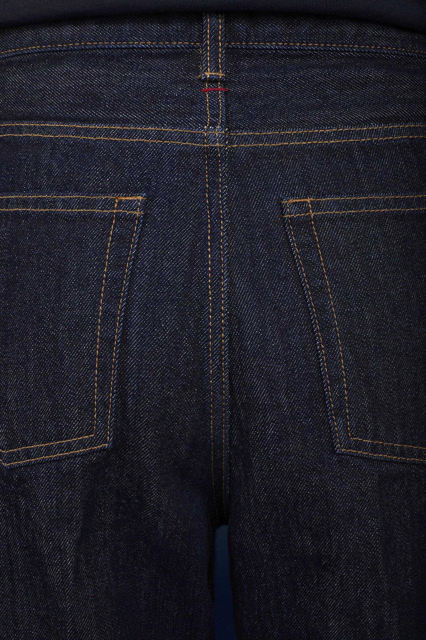 Women's 5-pocket cigarette-fit jeans with red reinforced stitching at the centre of the back yoke image number 3