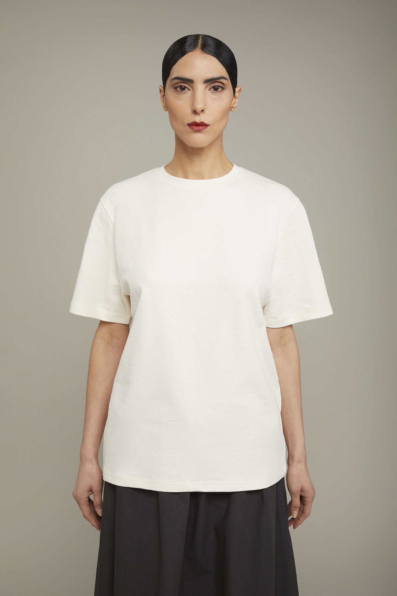 Damen-T-Shirt in &Uuml;bergr&ouml;&szlig;e aus 100 % Baumwolle image number 2