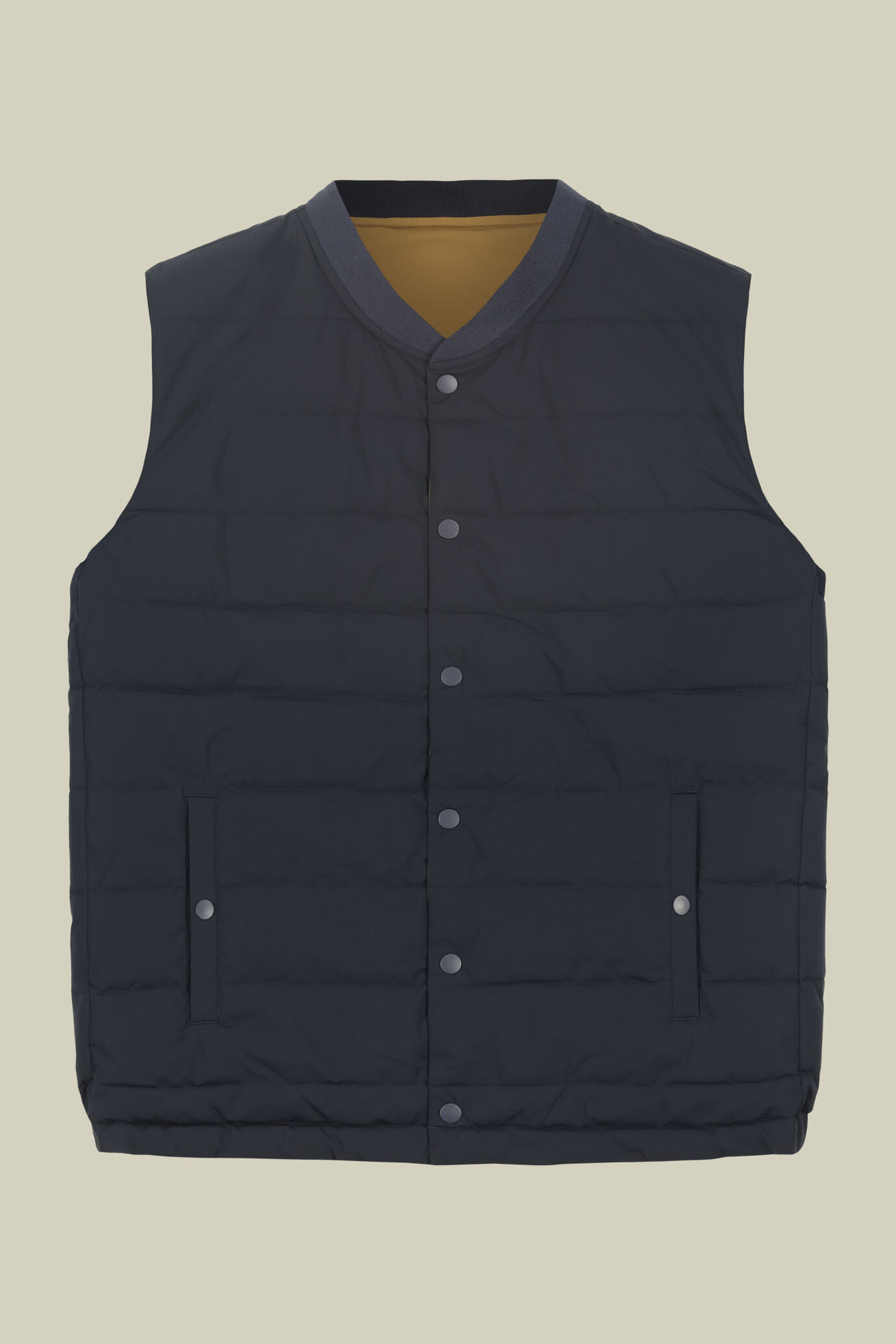 Men's reversible two-colour sleeveless vest with light padding image number 6
