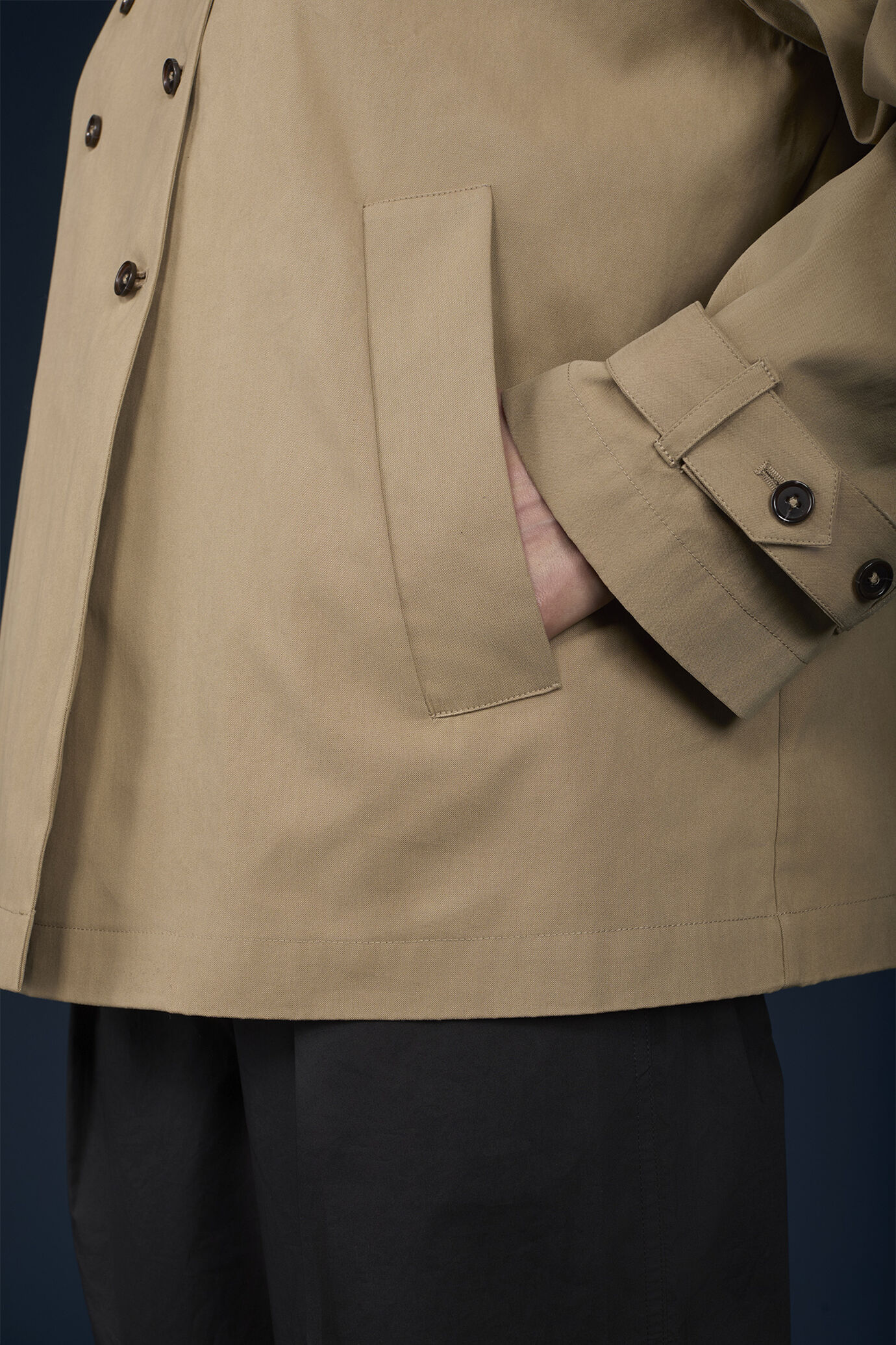 Impermeabile donna corto doppio petto image number 3