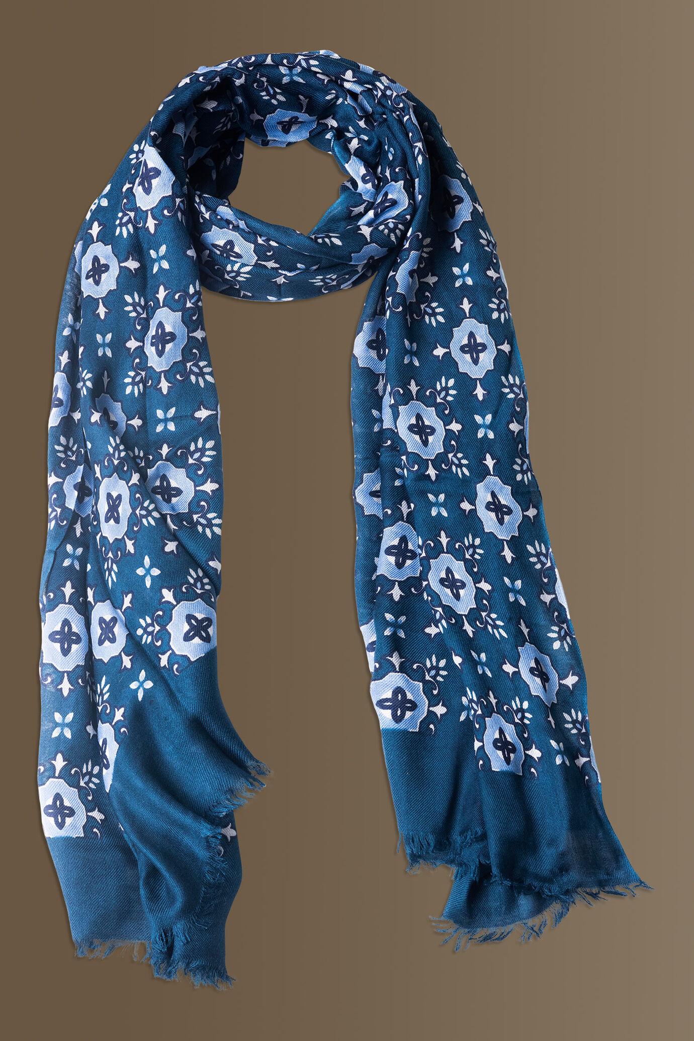 Sciarpa blu fantasia geometrica e floreale tessuto viscosa uomo image number 0
