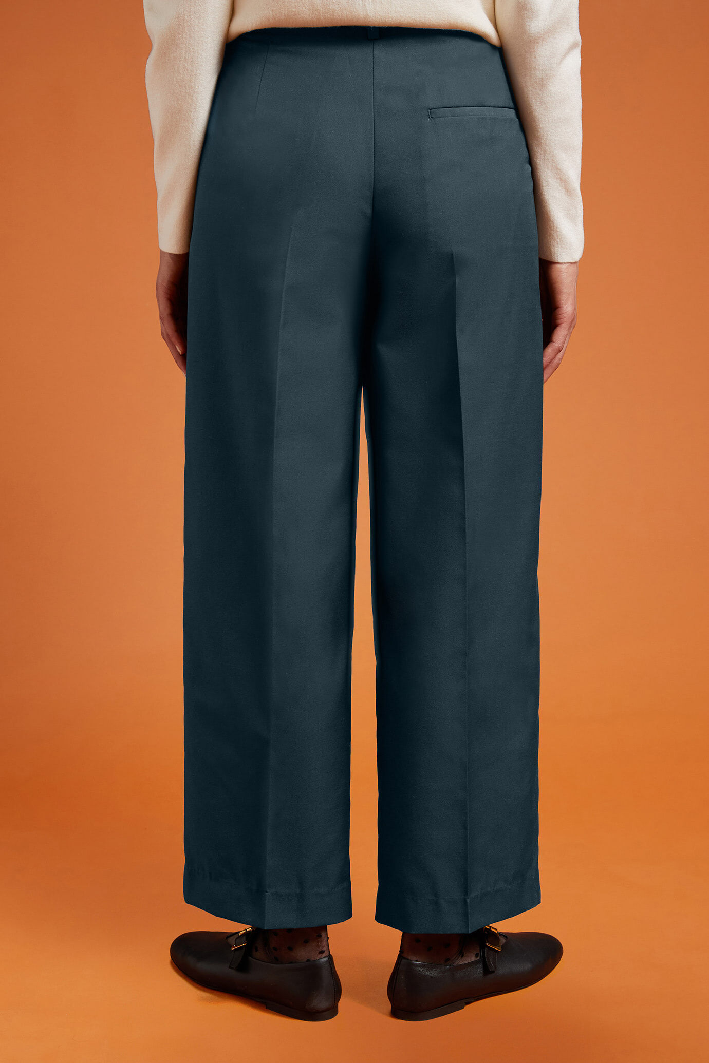 Pantalone classico donna con gamba larga regular fit image number 2