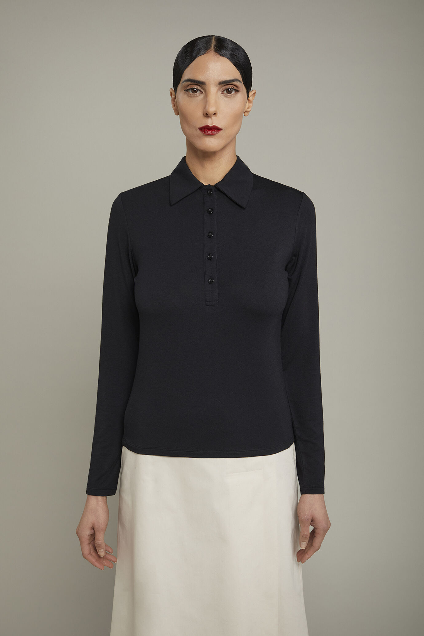 Langärmeliges Damen-Poloshirt aus einfarbigem Baumwolljersey image number 2