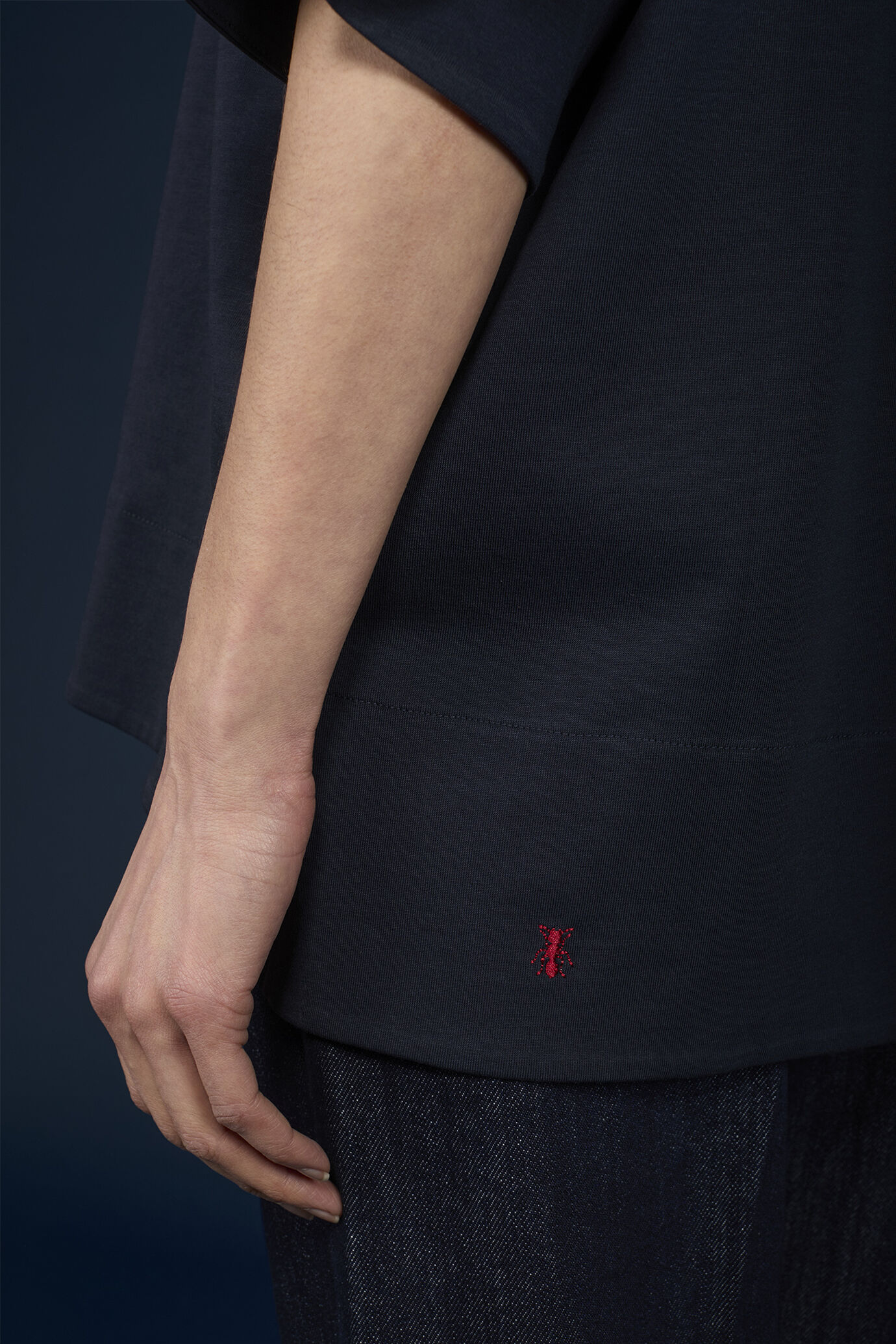 T-shirt donna oversized manica tre quarti e spacchi sul fondo image number 3