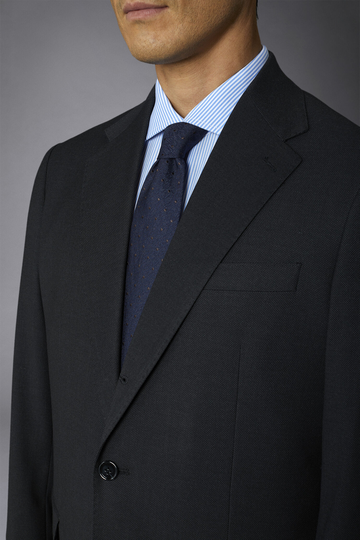 Einreihiger Anzug in regulärer Passform aus Rebhuhnauge-Stoff image number 3