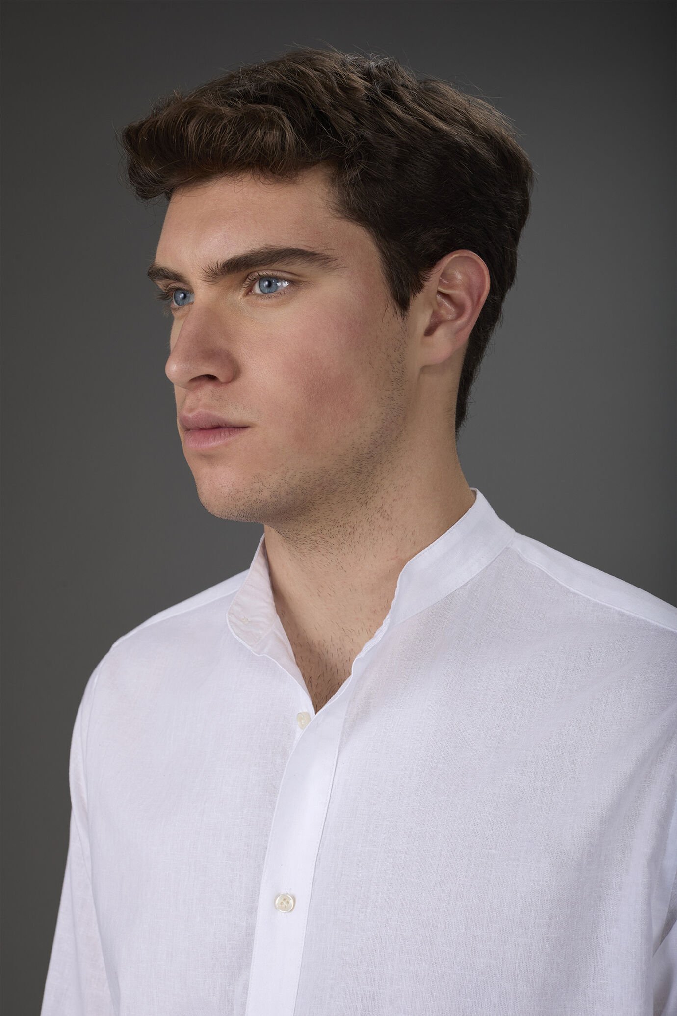 Chemise décontractée pour homme avec col mao et demi-boutonnage, en lin et coton lavé