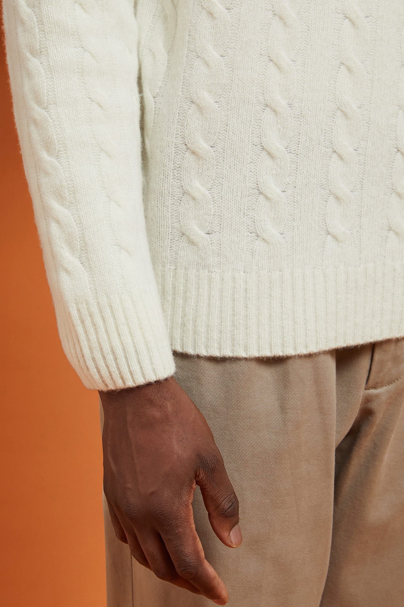 Pull homme à col roulé en laine d'agneau, coupe classique image number 2