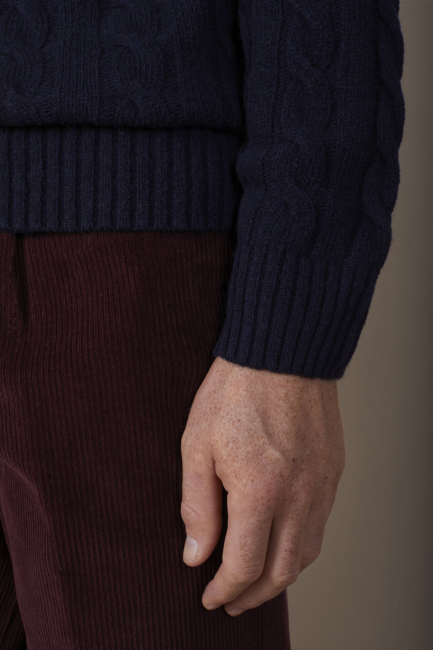 Men's lambswool high neck jumper in a regular fit image number 3