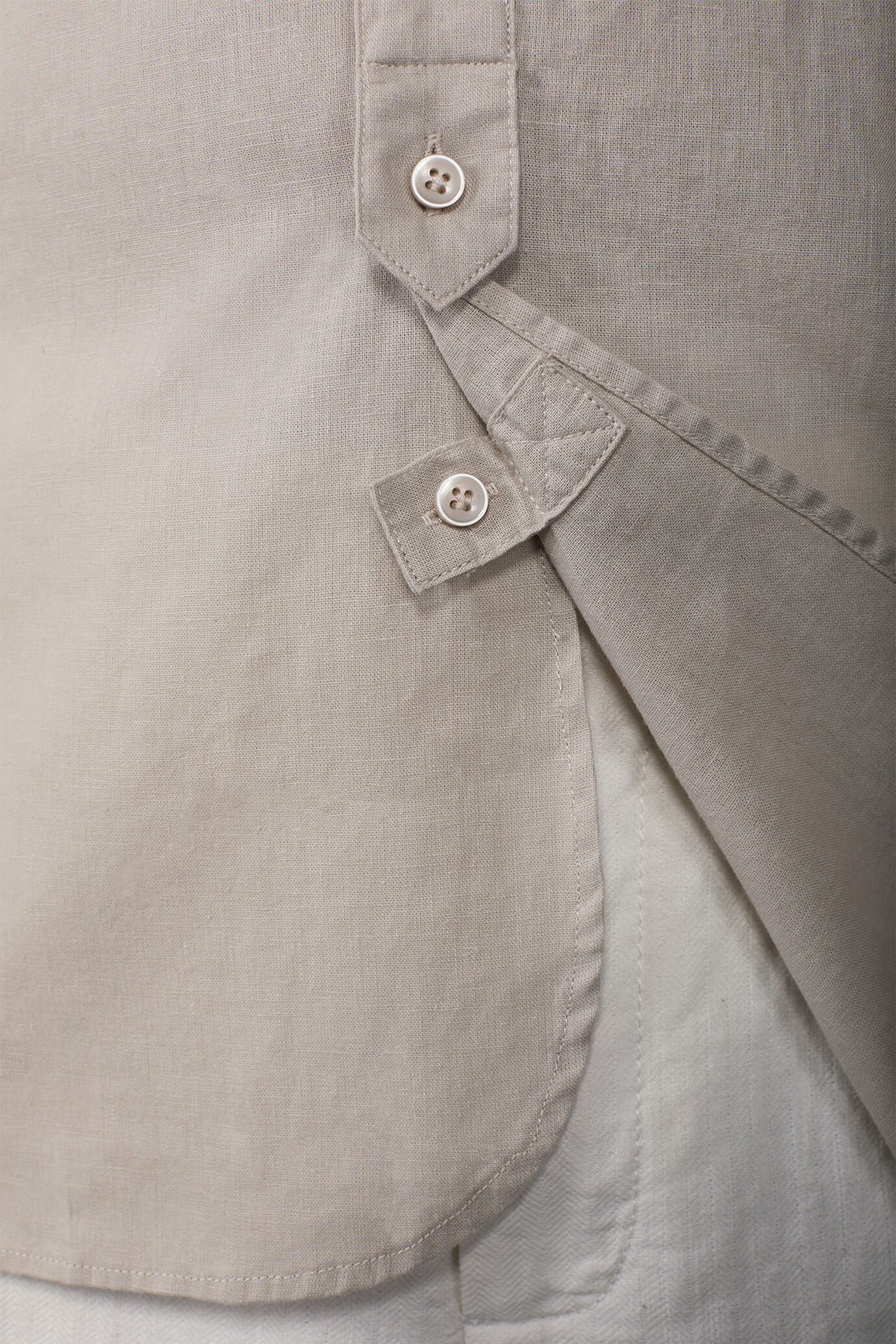 Casual men's shirt with mandarin collar and half button fastening, washed linen and cotton fabric image number 3