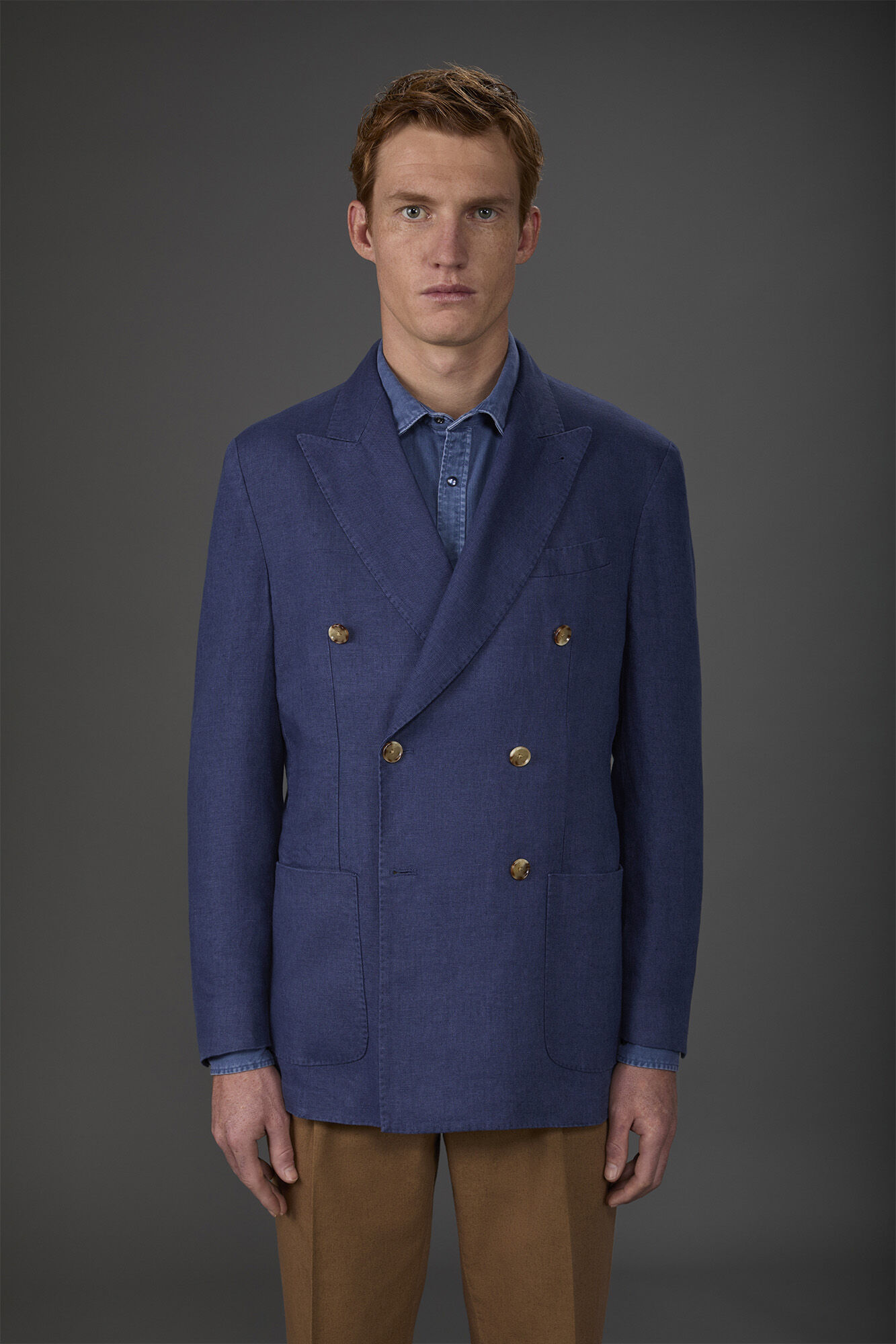 Men's 100% linen unlined double-breasted jacket with peak lapels