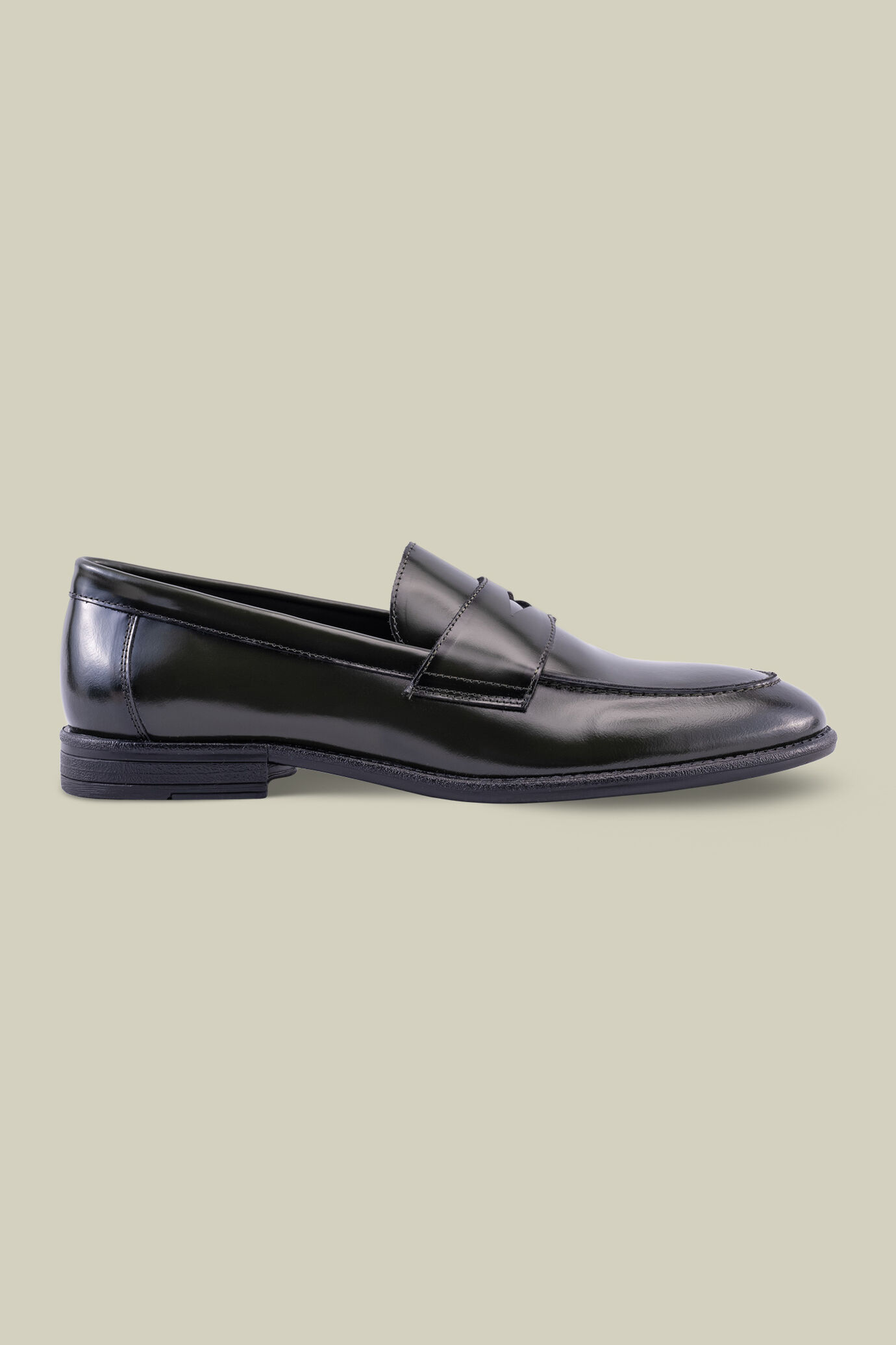 Mocassino classico 100% pelle abrasiva image number 1