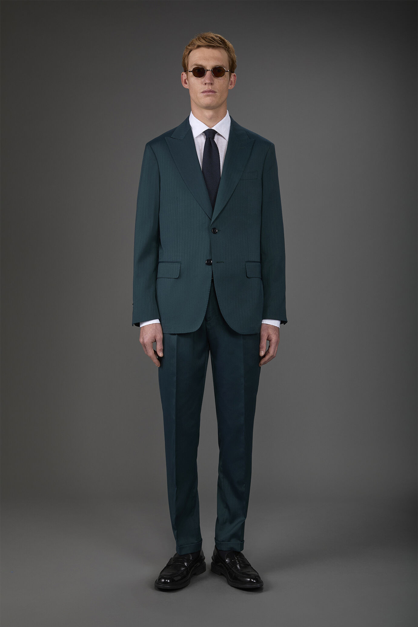 Single-breasted men's suit with single-pleat trousers in iridescent effect herringbone design fabric image number 0