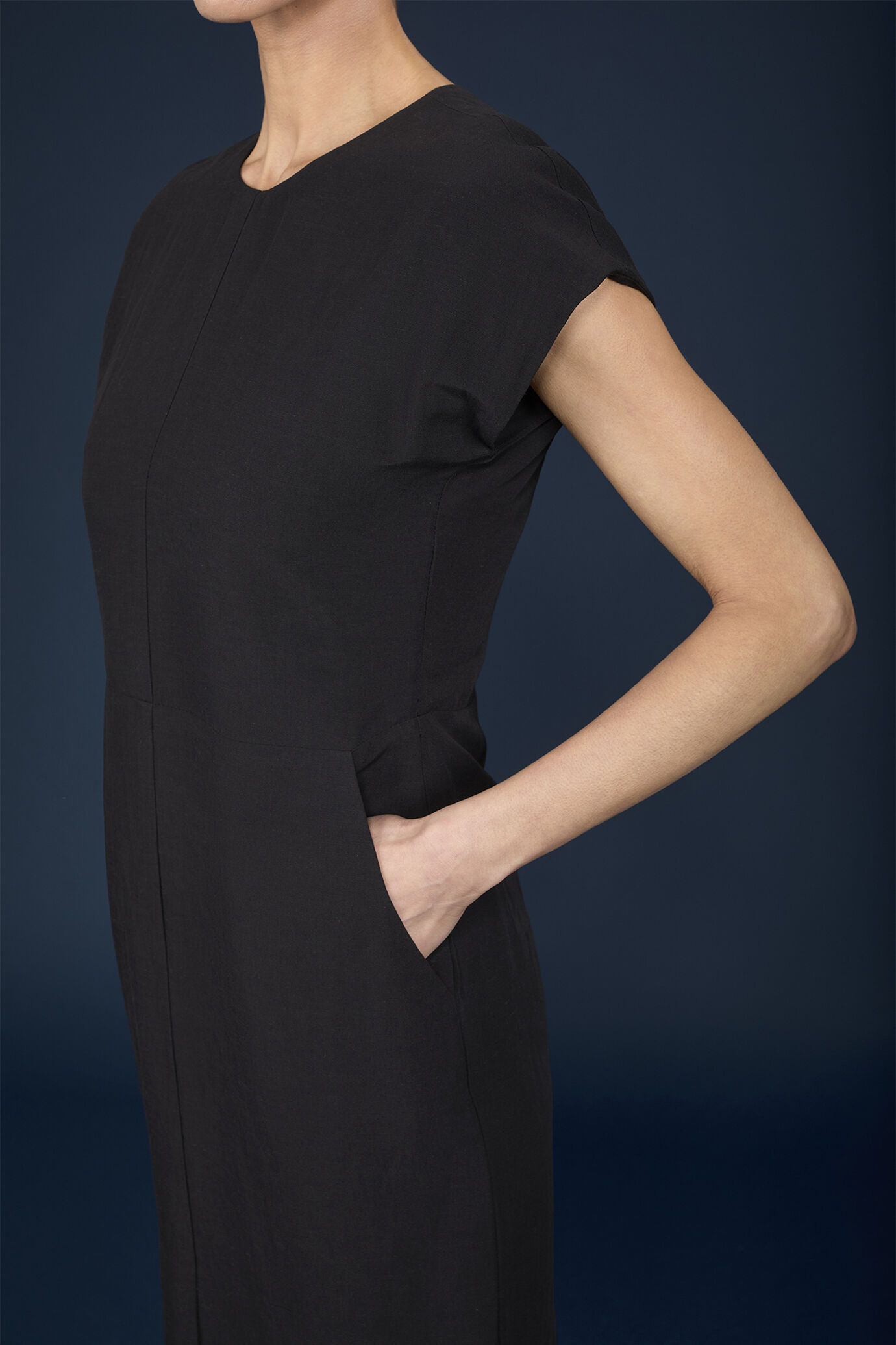 Abito donna lungo con manica a kimono e scollo sul retro image number 4