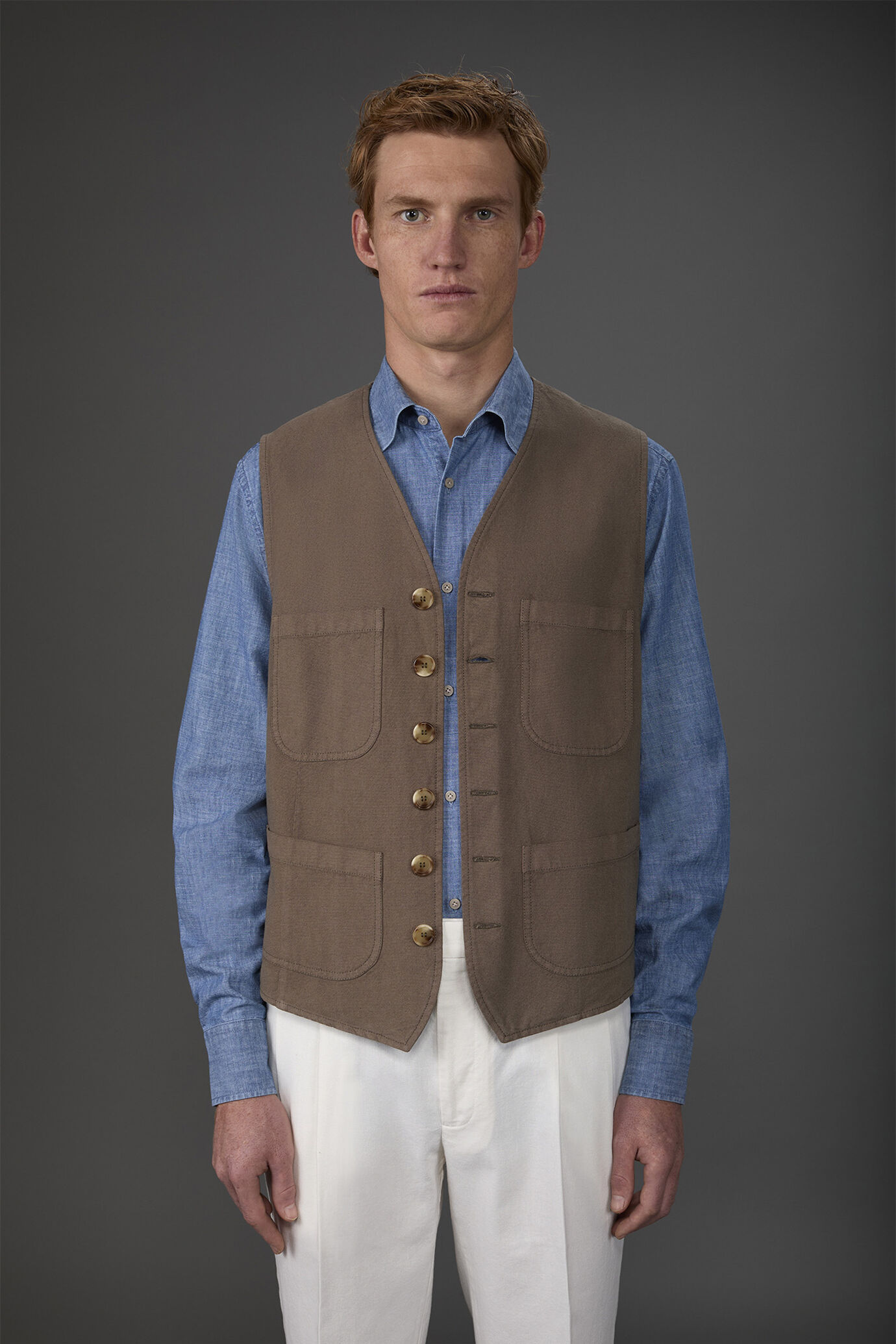 Gilet uomo con tasche a toppa e scollo a V misto lino e cotone image number 1