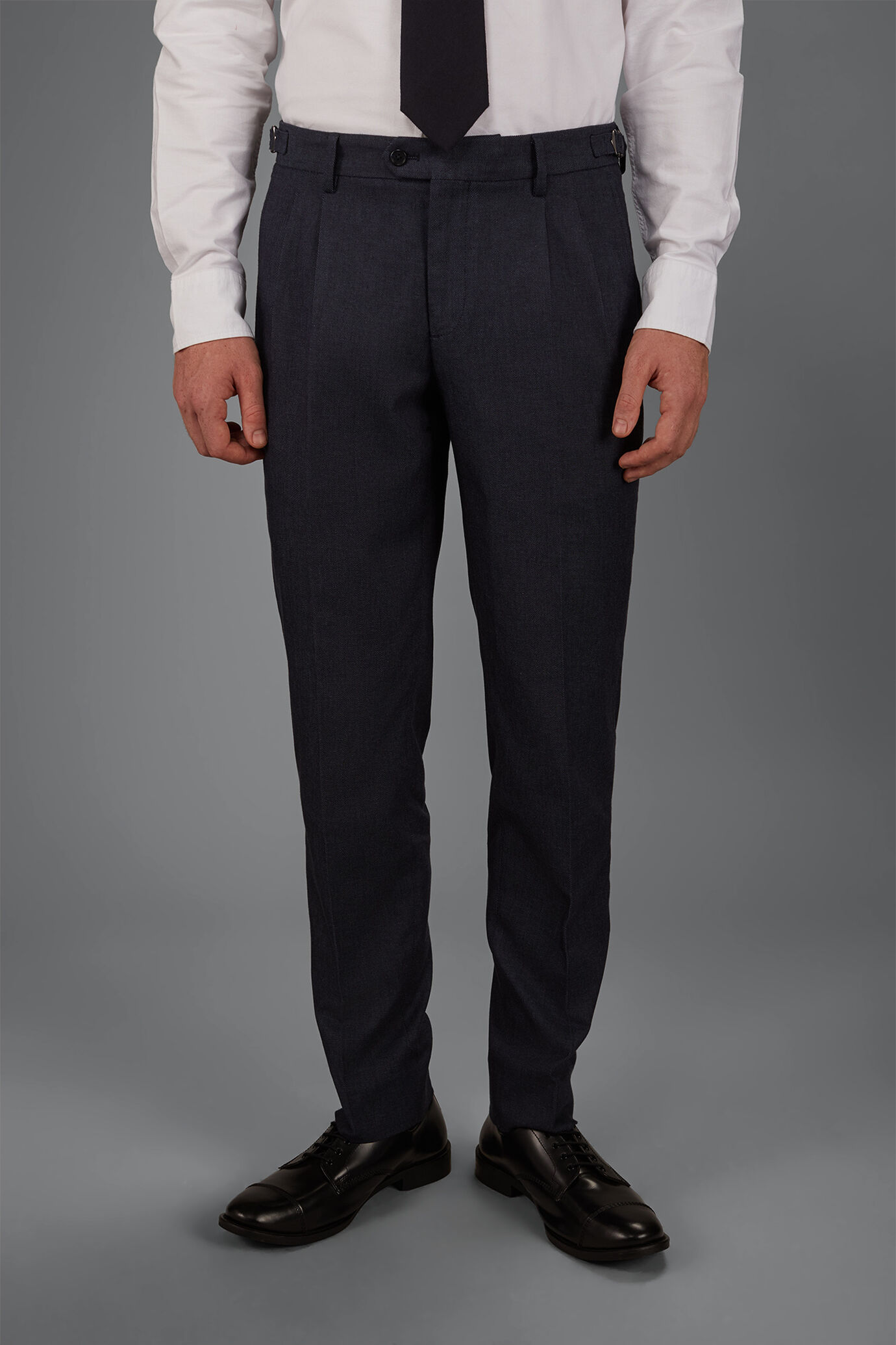 Pantalone classico in tessuto chambray regular fit image number 1