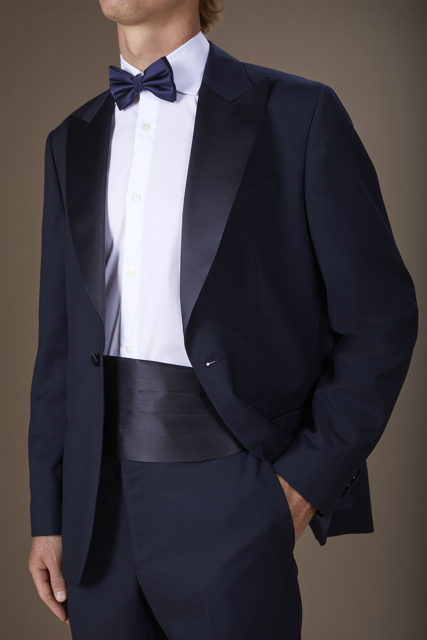 Smoking uomo monopetto in tessuto twill serge con vestibilità regolare image number 4