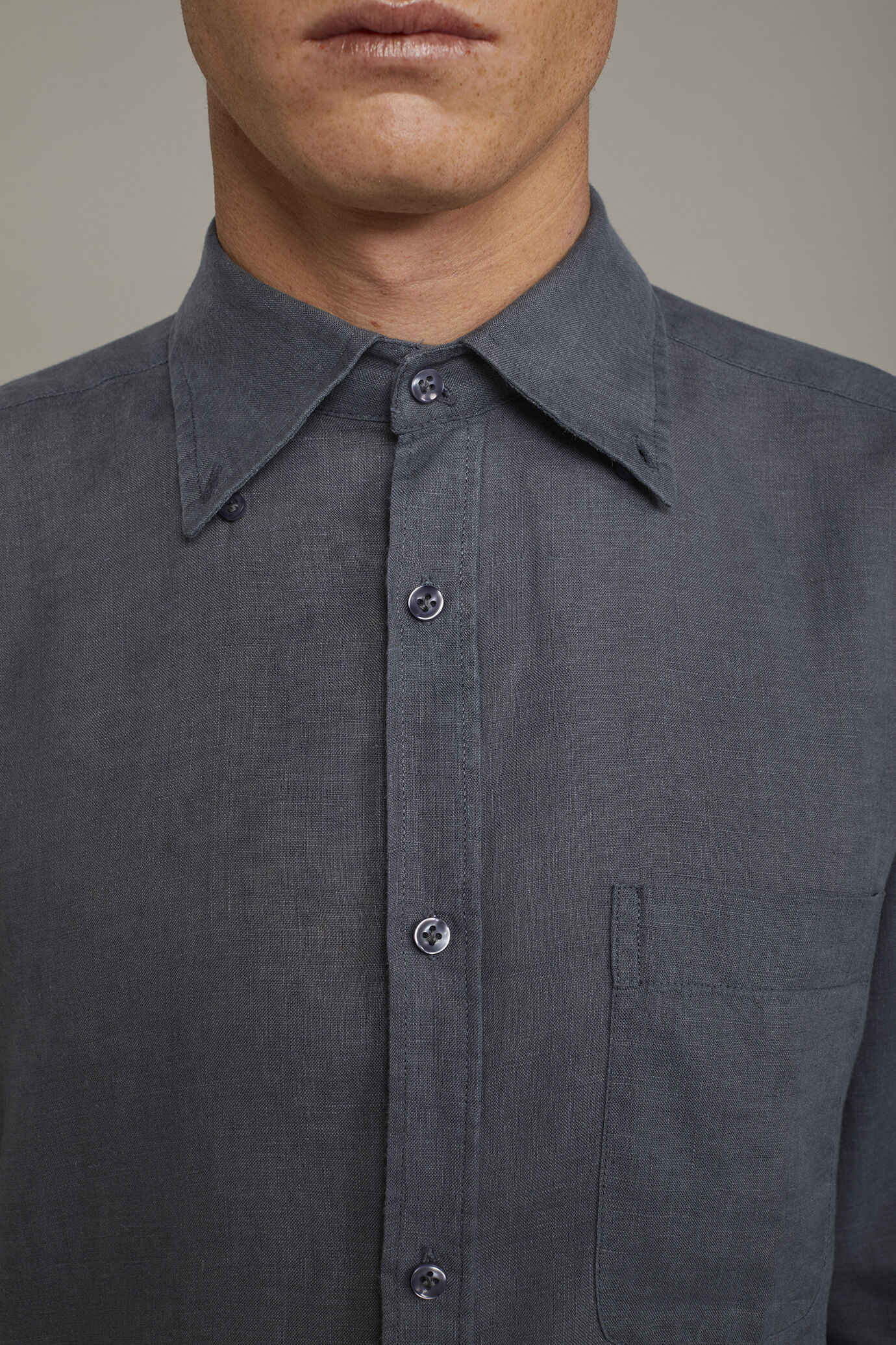 Camicia casual uomo collo button down 100% lino comfort fit image number 3