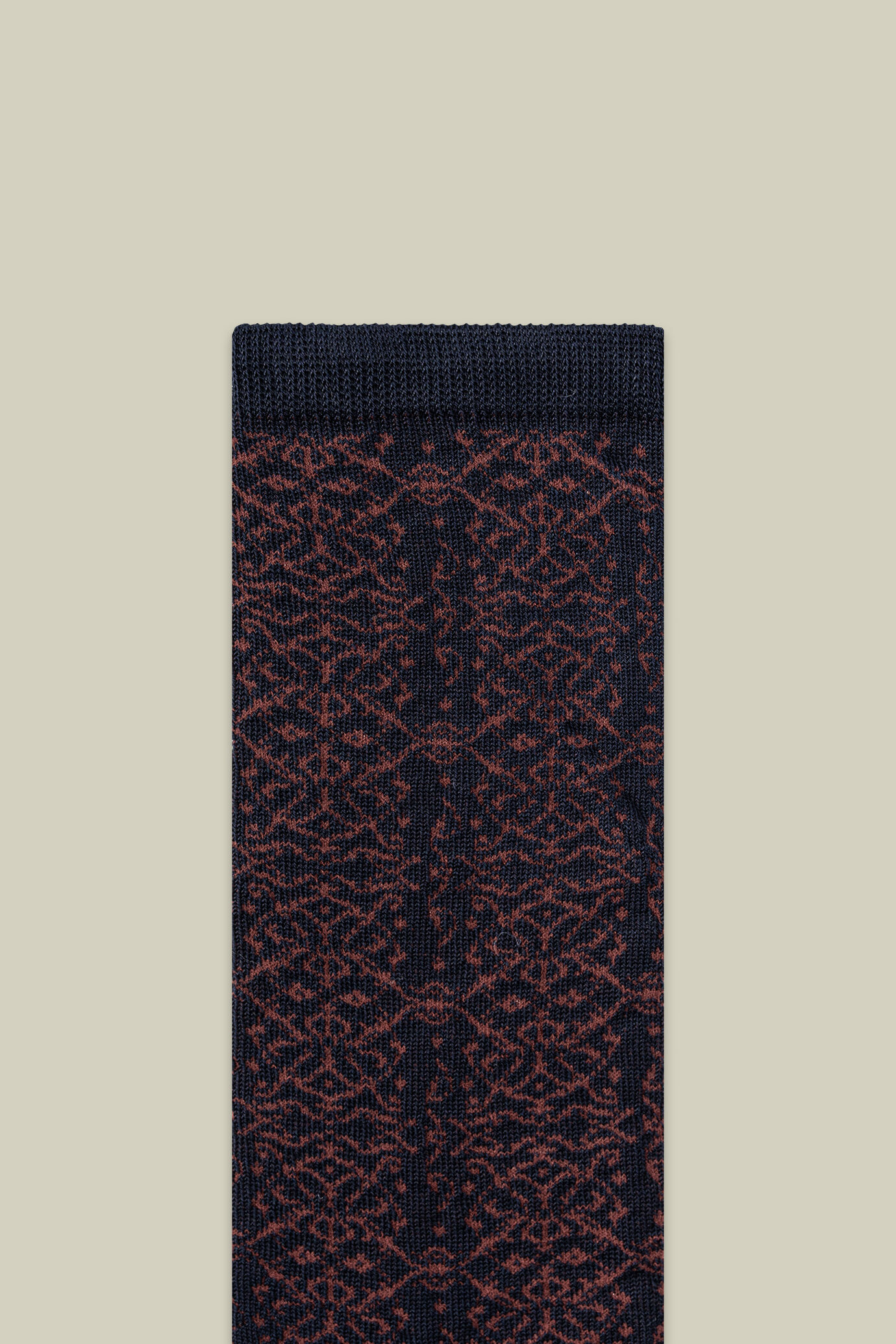 Women's lace pattern socks image number 2