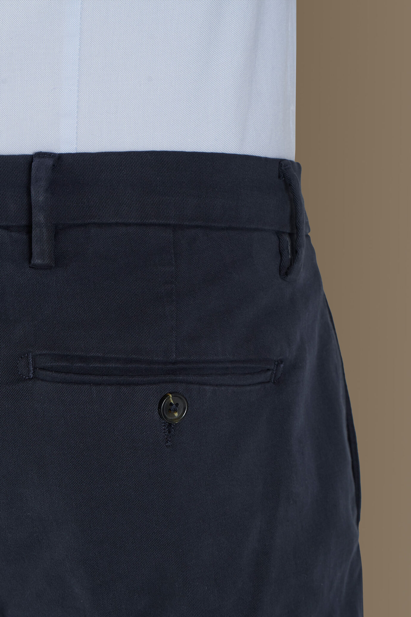 Pantalone classico chino twill elasticizzato image number 3