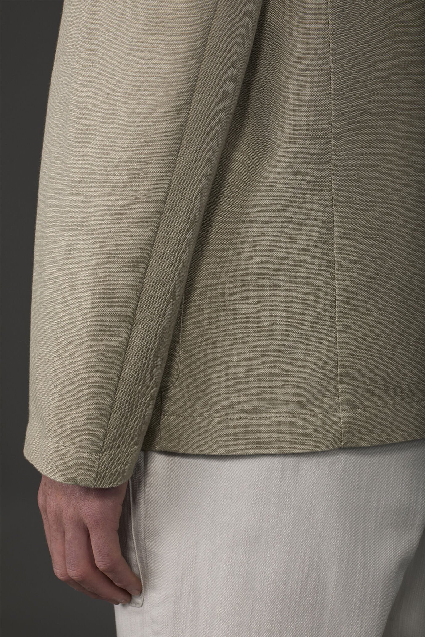 Men's unlined single-breasted jacket with mandarin collar linen and cotton blend image number 3