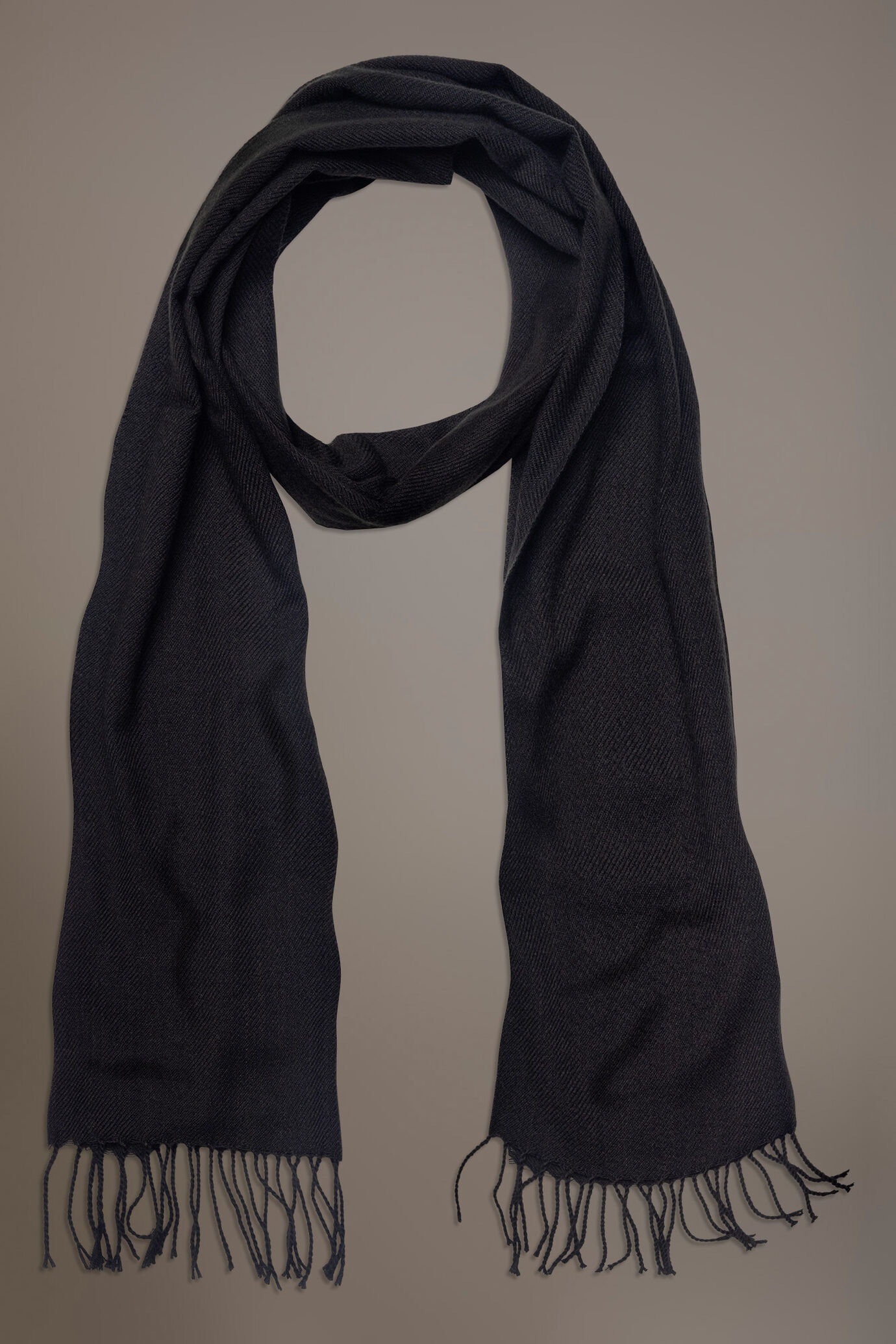 Solid color shawl image number 0