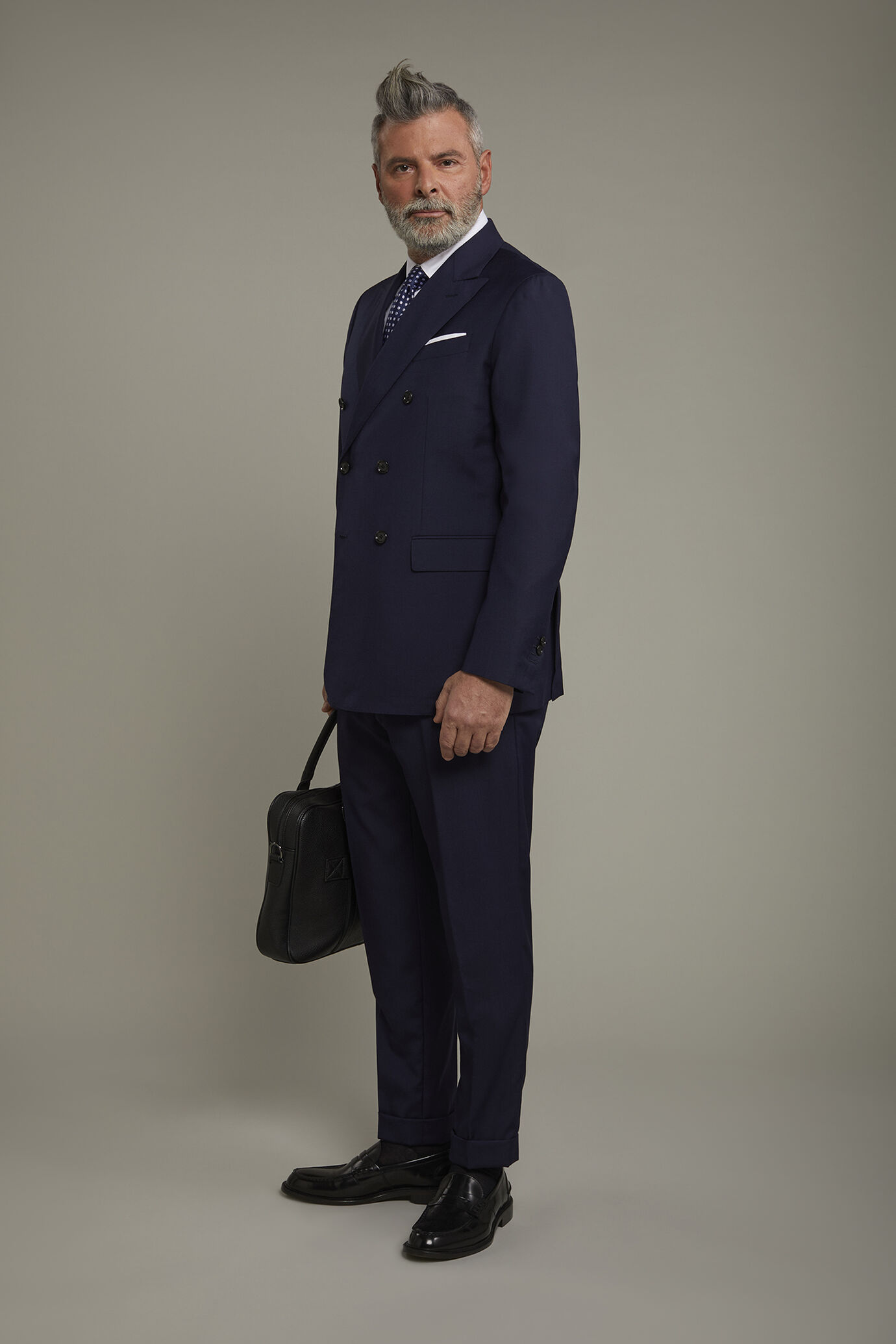 Zweireihiger Herrenanzug Wool Blend, bestehend aus einer klassischen Hose mit einem Abnäher und einem ungefütterten Zweireiher-Sakko mit spitzem Revers in normaler Passform image number 1