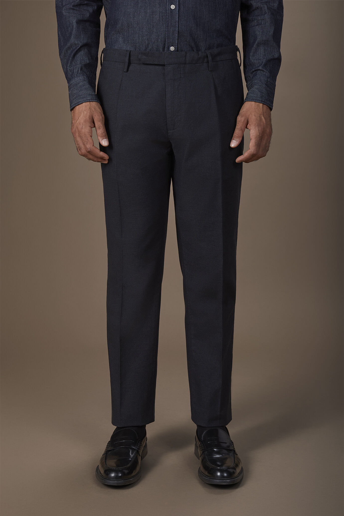 Pantalone uomo classico in twill melange regular fit image number 1