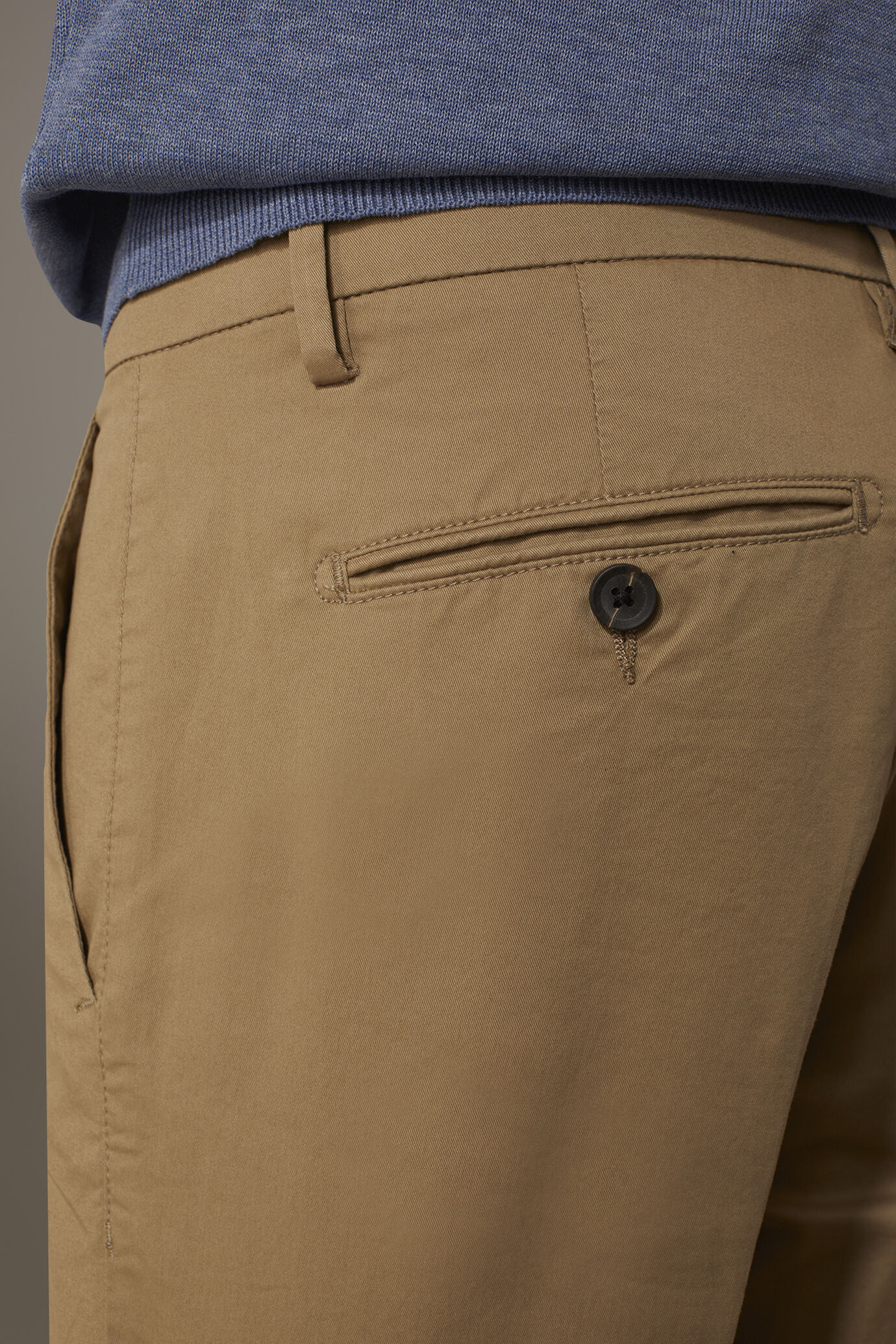 Pantalone chino classico uomo image number 4