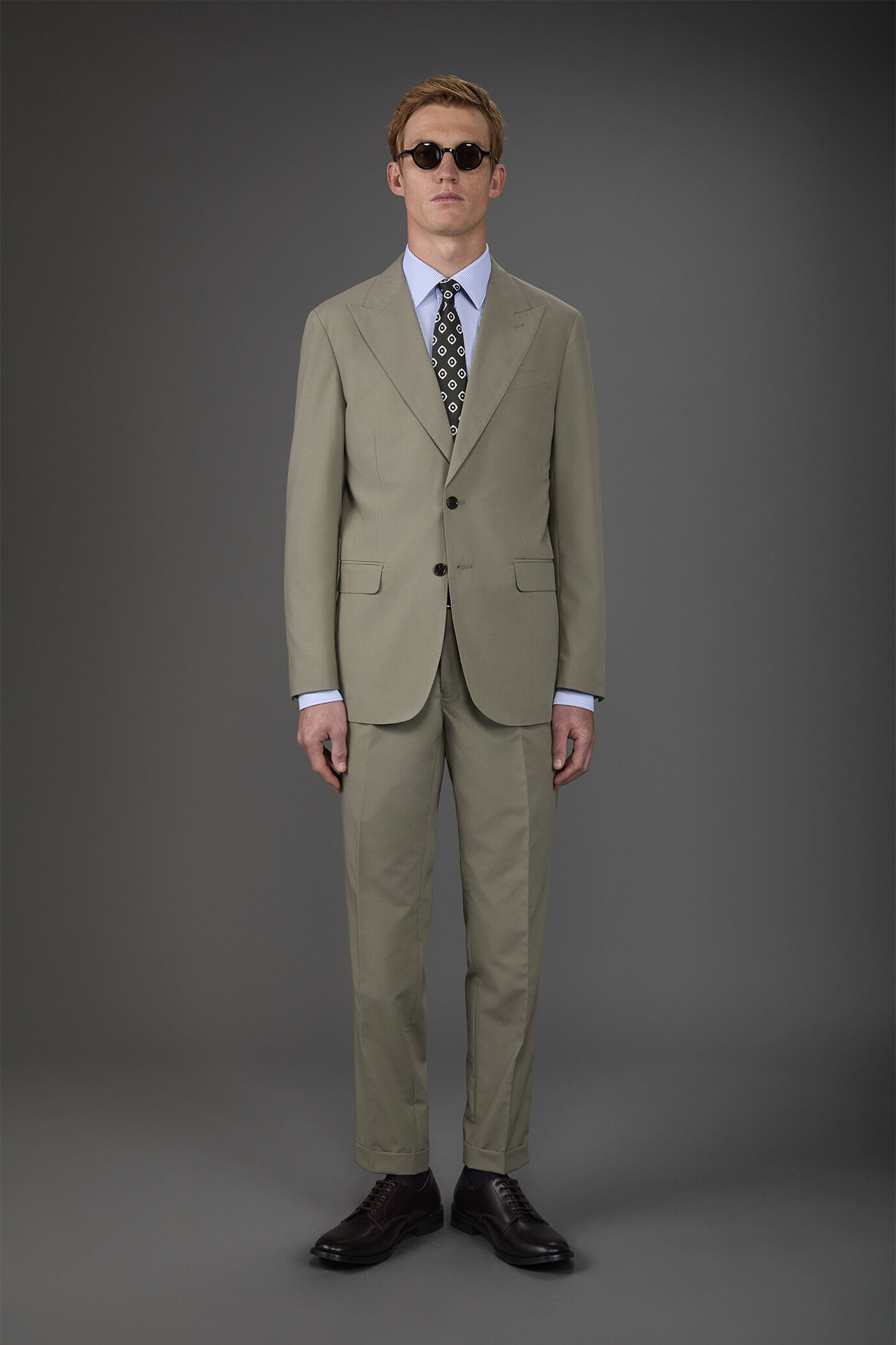Costume pour homme à simple boutonnage avec pantalon à simple pli