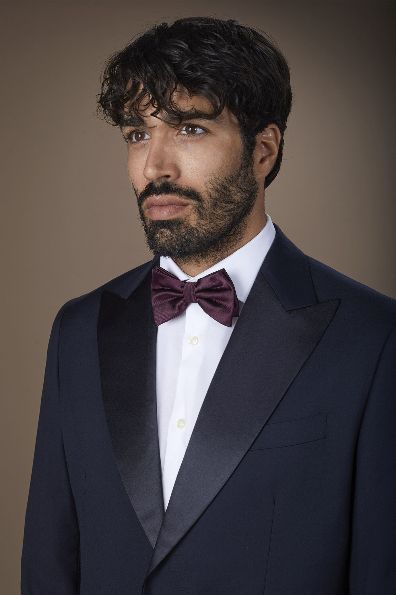 Classic satin bow tie for men image number 0