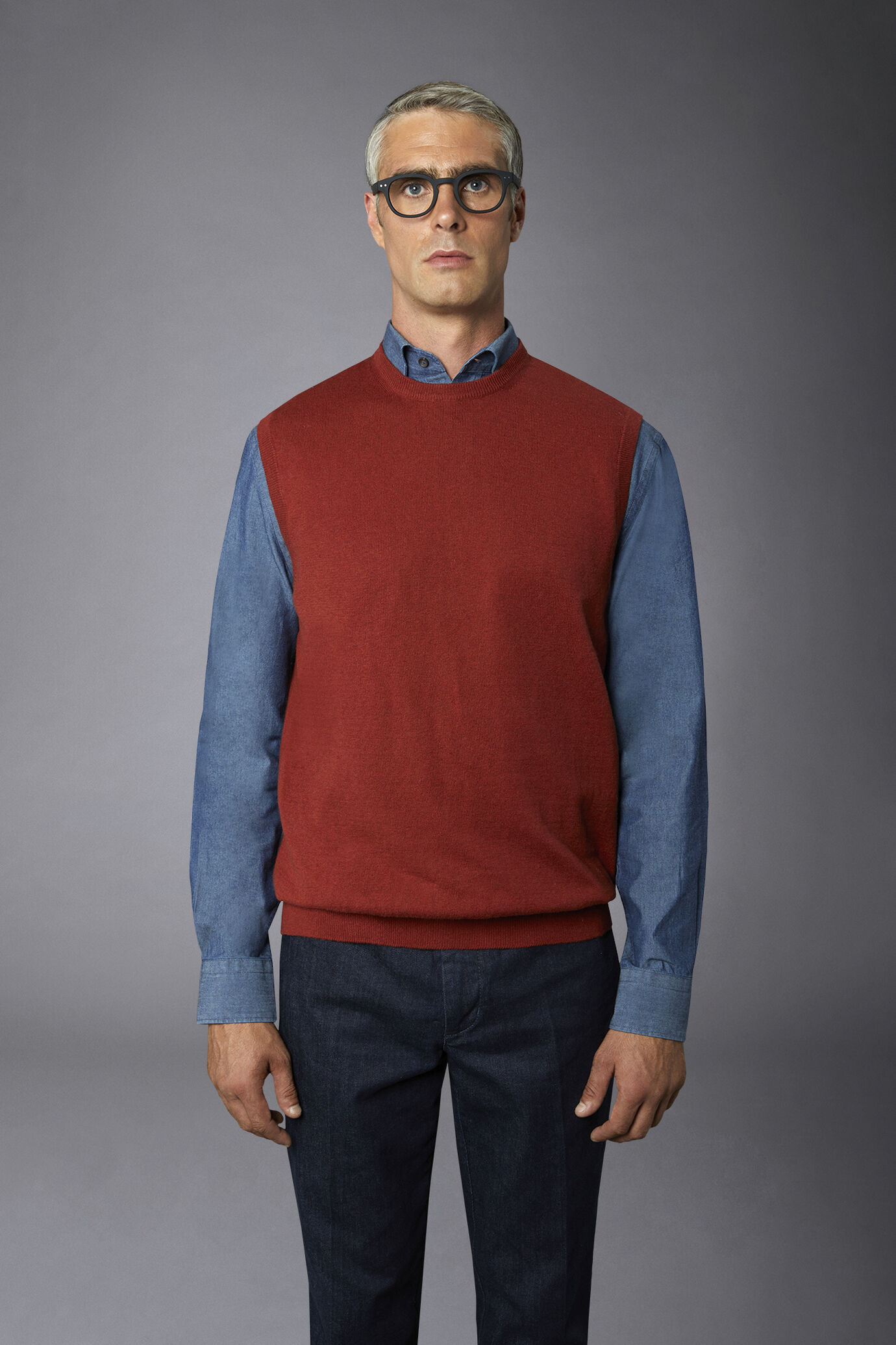 Men's wool and cotton roundneck waistcoat image number 2