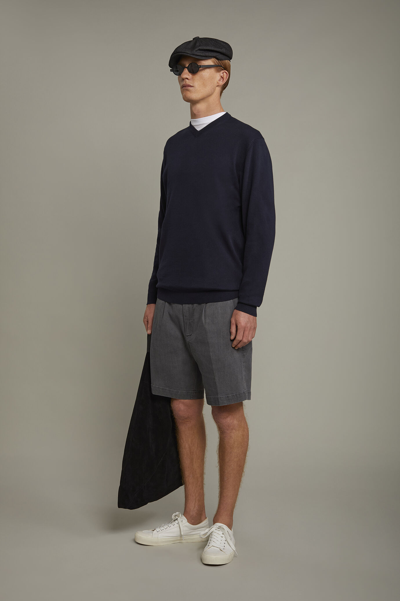Herren-Pullover mit V-Ausschnitt aus 100 % Baumwolle in normaler Passform image number 1