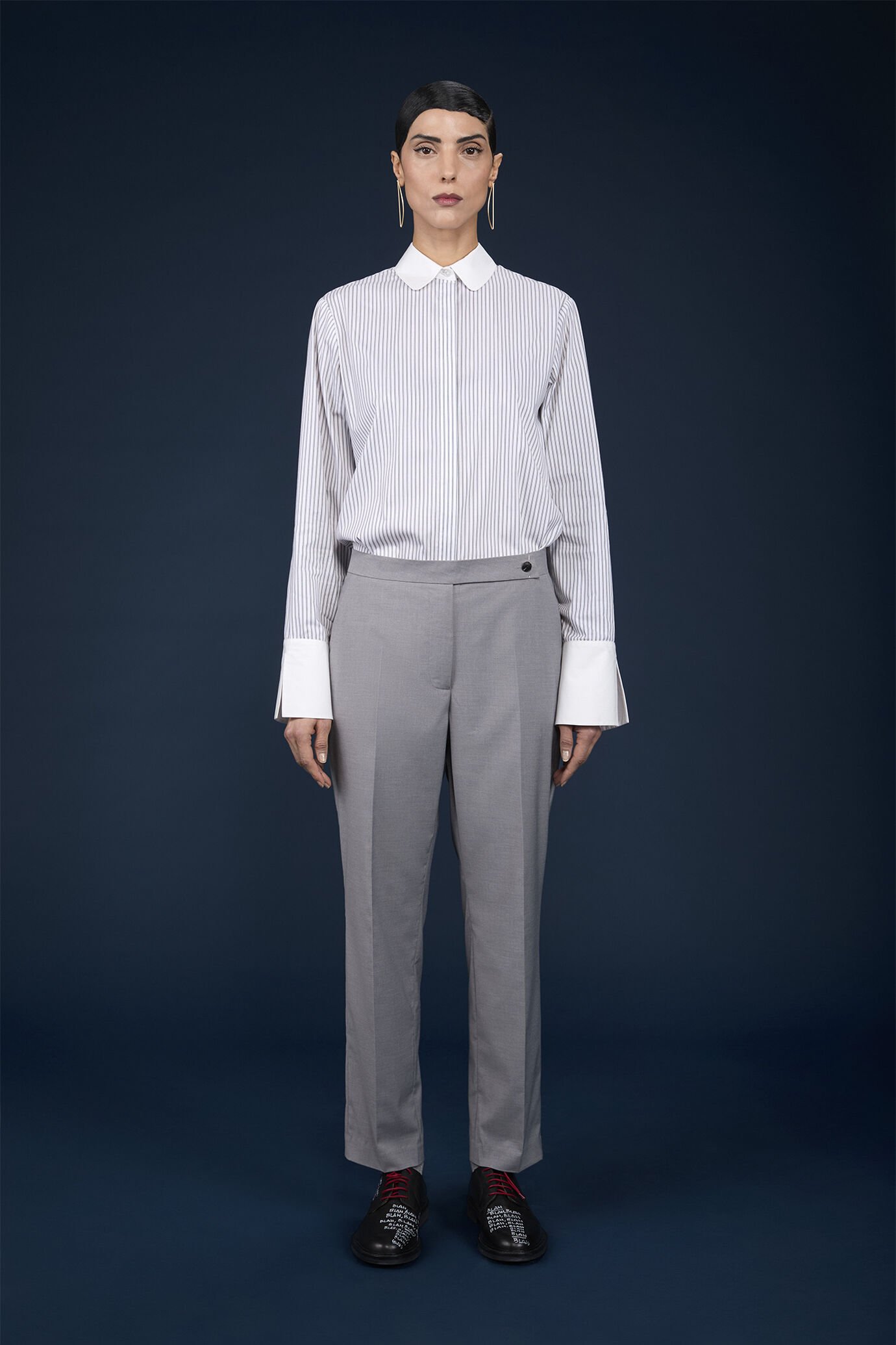 Pantalon chino pour femme avec rabat à la taille