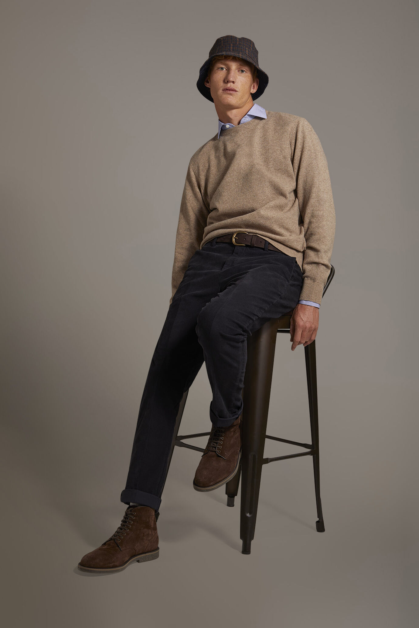 Pantalone chino regular fit tessuto velluto a coste image number 0