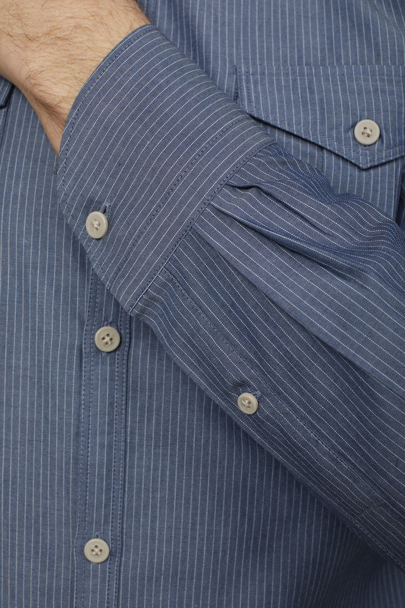 Men’s casual shirt with classic collar 100% cotton pinstriped fabric in denim comfort fit image number 4