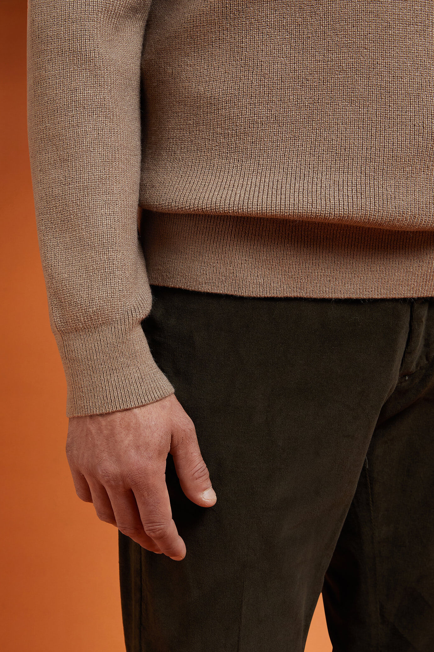 Pull homme, col rond, en côtes anglaises, coupe classique image number 2