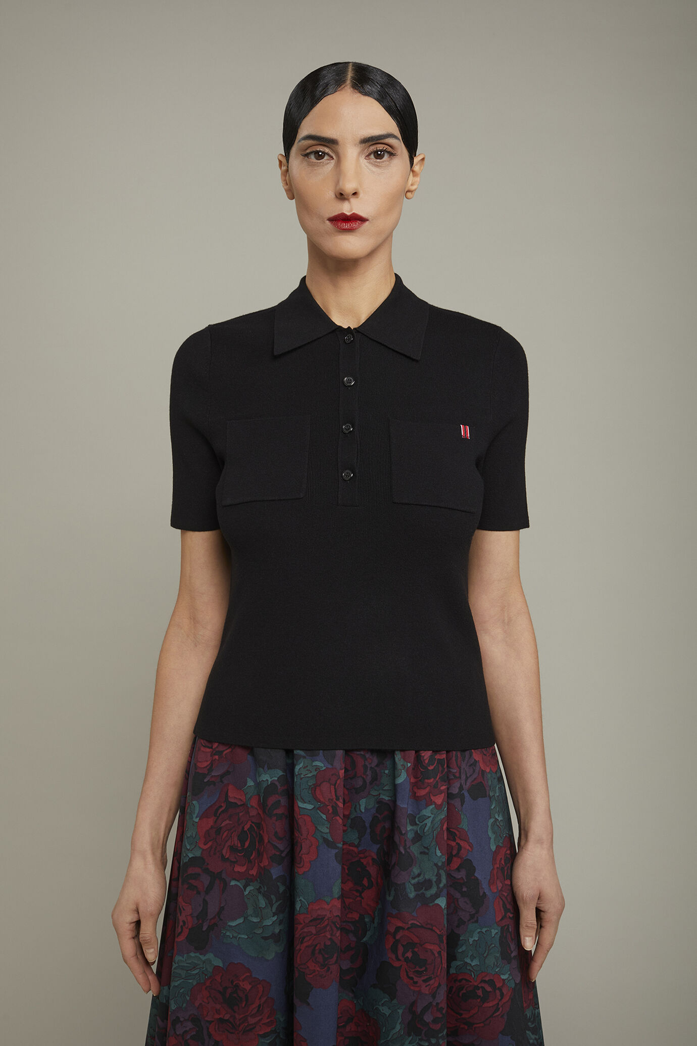 Einfarbiges Damen-Poloshirt mit kurzen Ärmeln aus Strick