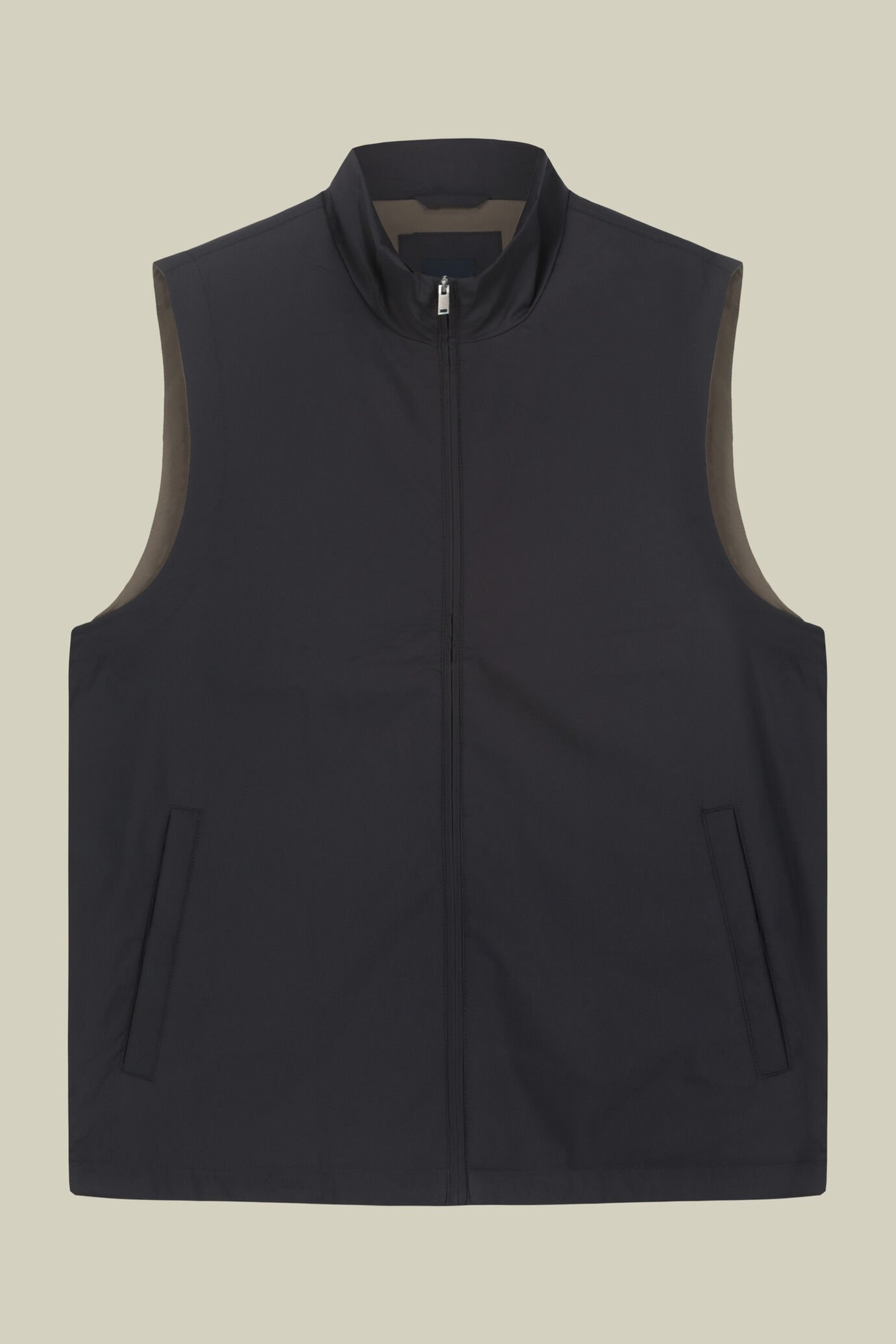 Veste sans manches en tissu technique r&eacute;versible l&eacute;g&egrave;rement rembourr&eacute;e image number 4