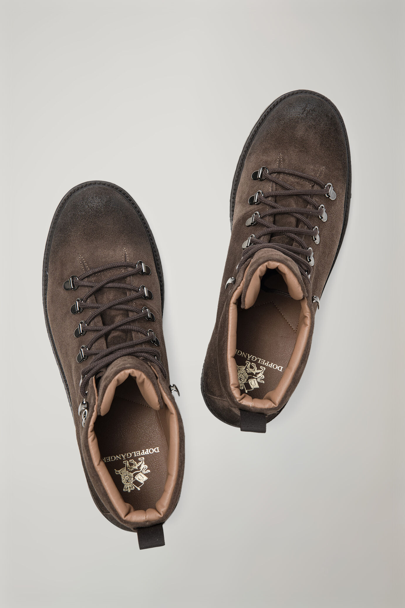 Men's 100% suede ankle boots with rubber lug sole image number 2
