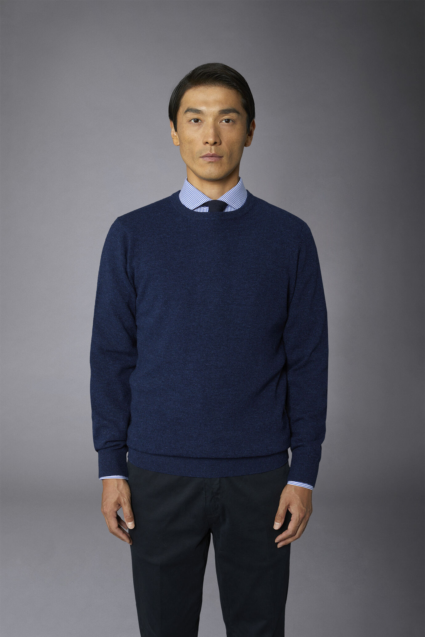 Men's crew neck wool blend lambswool regular fit sweater image number 3