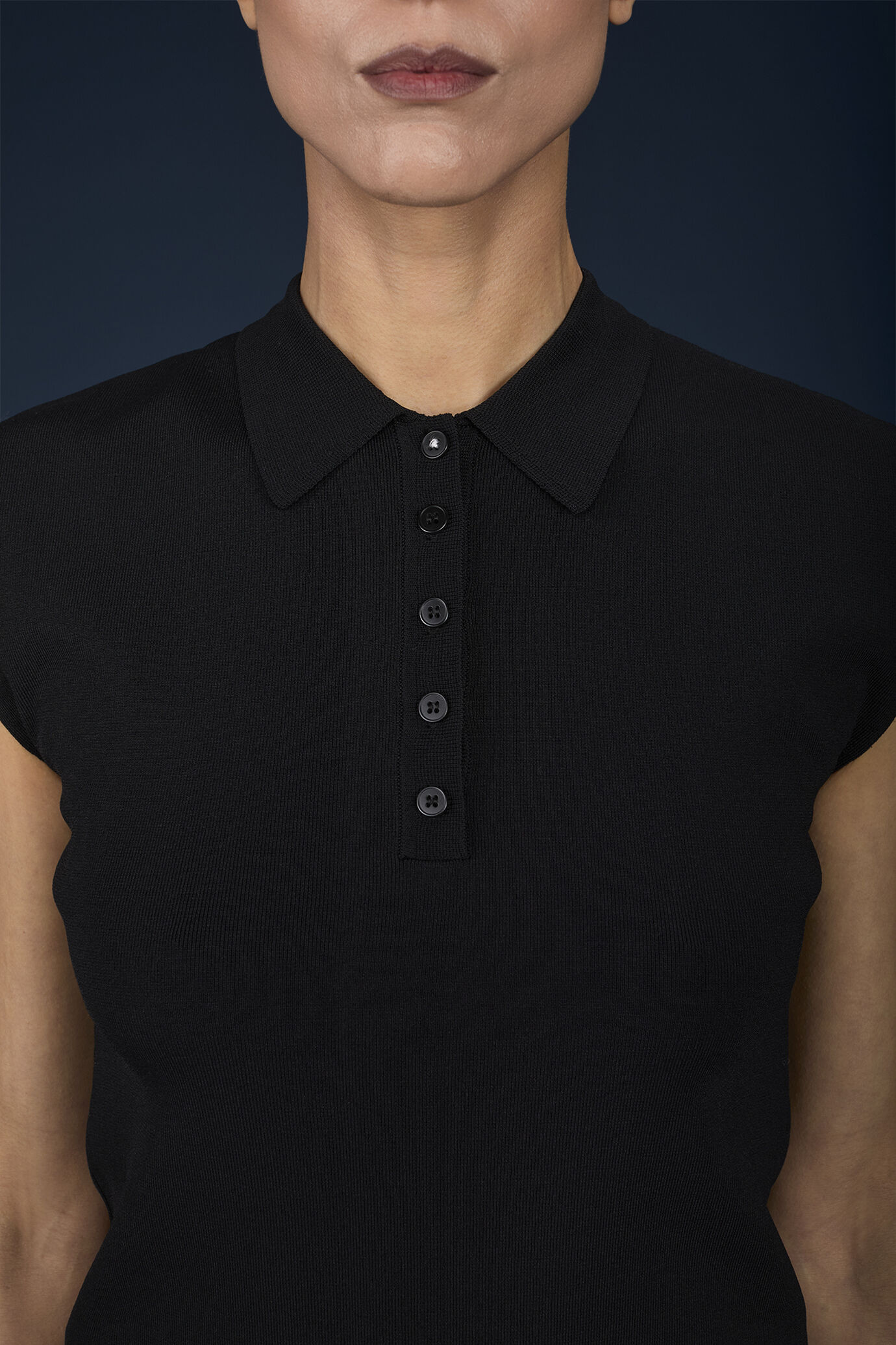 Polo donna con manica a giro con aviatura a contrasto image number 2