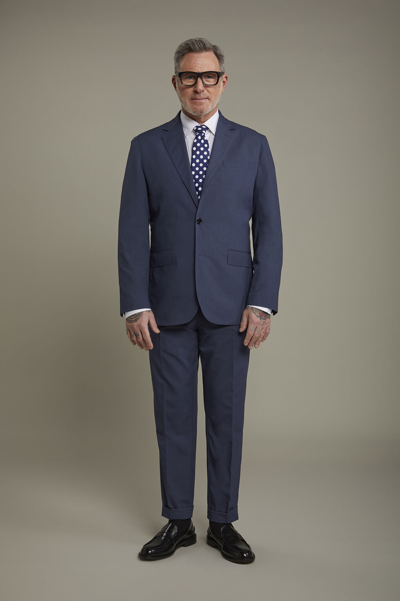 Einreihiger, einfarbiger Herrenanzug in normaler Passform